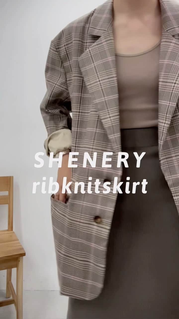 川島幸恵のインスタグラム：「😊😊😊 ⁡ これからの季節に大活躍のリブニットスカート。 シャツ、スウェット、ジャケットで着回しコーディネート❣️ ⁡ ⁡ #SHENERY_official #skirt #knitskirt #SHENERY #shirt #ghospell  #sweatshirt #jacket #SHENERY #fashion #styling #ニットスカート #ニットスカートコーデ #着回し  #着回しコーデ」