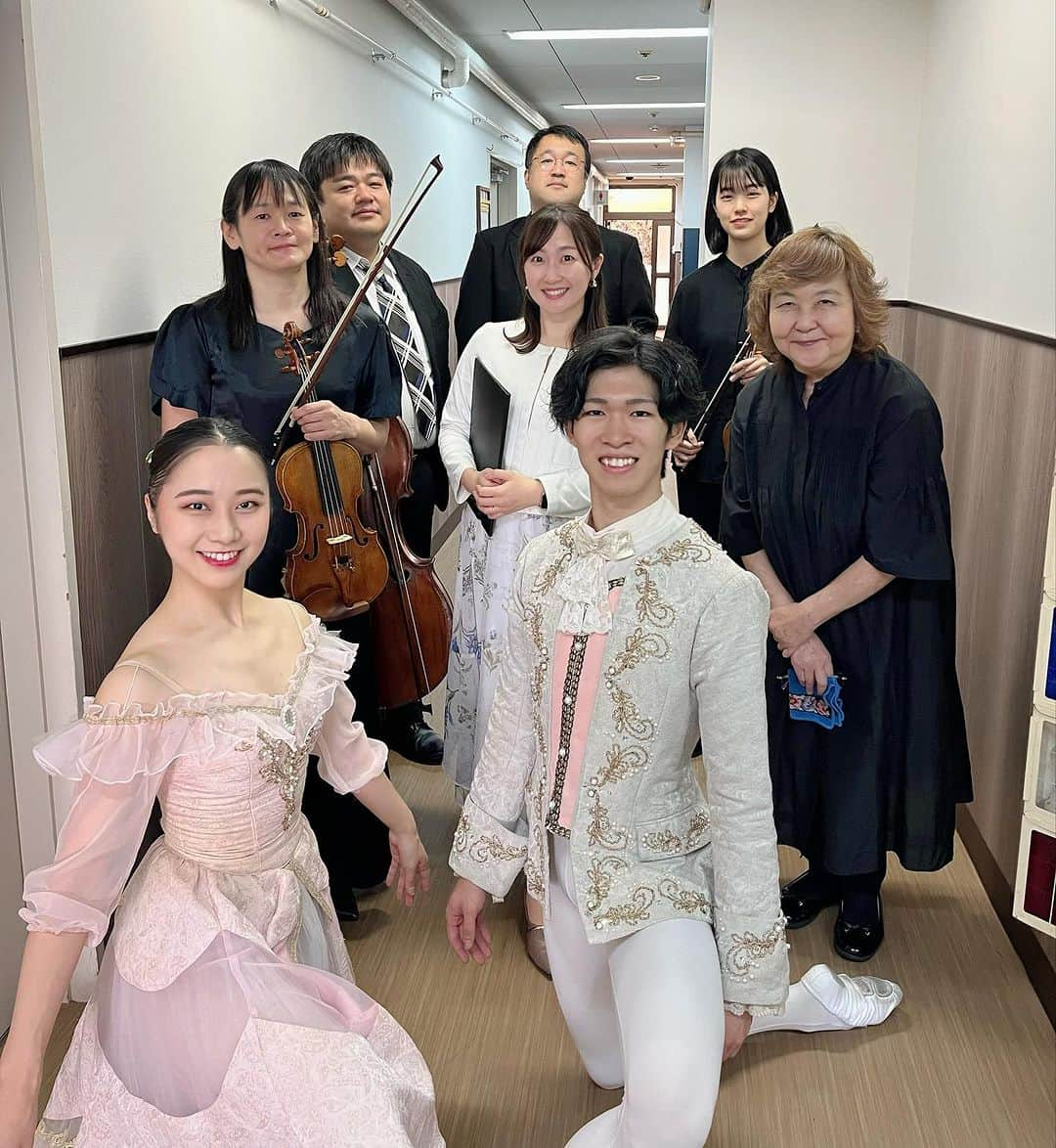 佐竹明咲美のインスタグラム：「. またまた！！ 東京シティフィル司会でした🎻 たくさん音楽と触れ合えてうれしい🫧  0歳から楽しめるクラシックコンサート♪ 泣き声での参加も、 自由に出入りしても大丈夫☺️ 音楽好きの親御さんにも人気のコンサートです🎹  ゲストは東京シティバレエ団のお2人！ 美しくていつも見入ってしまう🩰  子どもたち、とっても楽しそうに一緒にバレエを踊ってくれました😆 そして、楽器の音がすると自然とお話をやめて、 よーく耳を澄ましていて👂 音楽のちからってすごいなと改めて実感しました🫶  12月10日(日)には 江東区民センターで 「親子で楽しむコンサート　クリスマスver.」を予定していますので、 興味があるお母さん、お父さんは、 ぜひチェックしてみてください🎄  #東京シティフィル #東京シティフィルハーモニック管弦楽団  #東京シティバレエ団  #朝霞　#朝霞市民会館  #ゆめぱれす #バレエ　#コンサート　#子ども向け　#0歳からのコンサート   #司会　#アナウンサー　#音大卒アナウンサー」