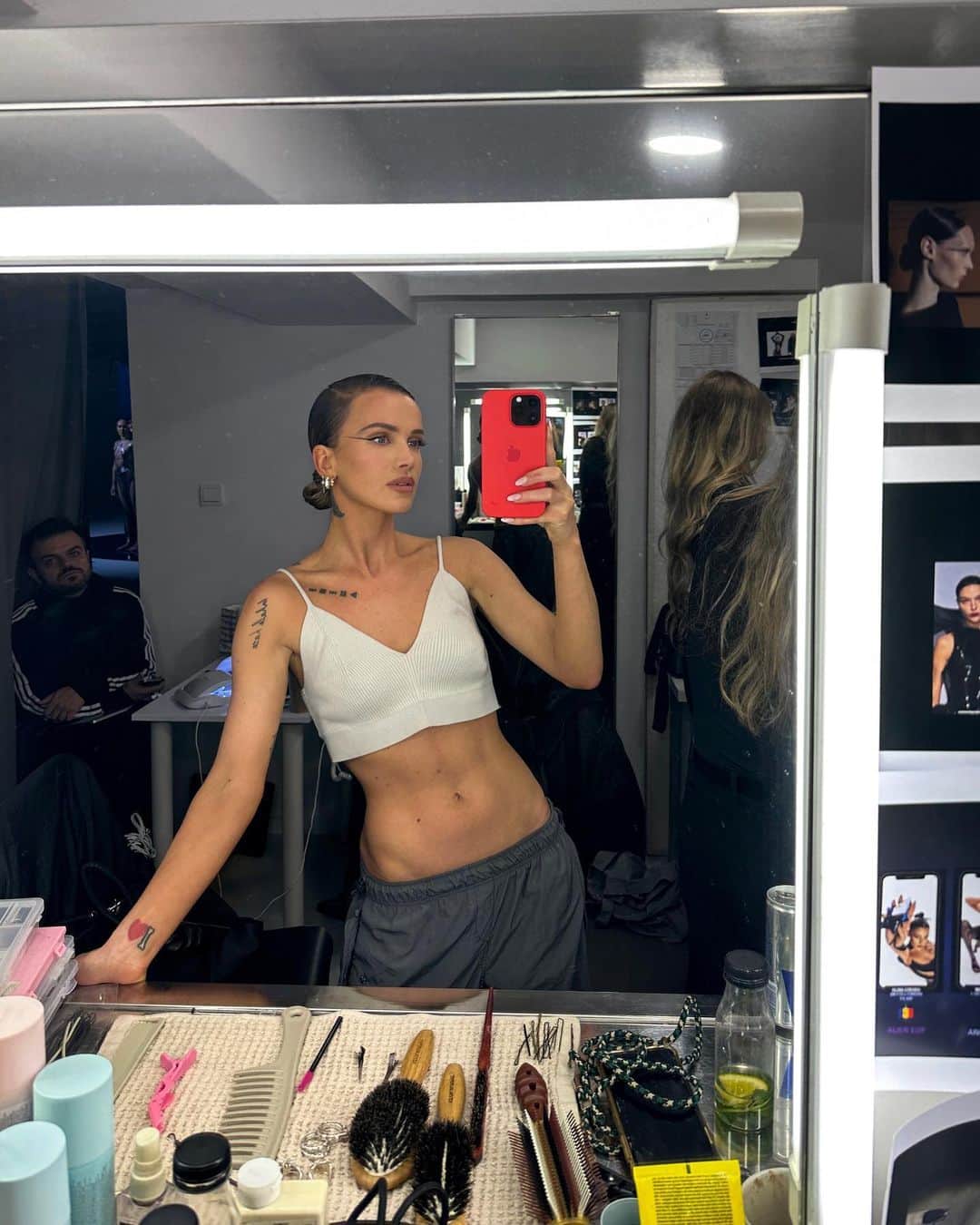 Juliett K.のインスタグラム：「Mały mix fot z ostatnich dni 😎 #mixpic #newcampaign #backstage #mugler #photoshoot #warsaw」
