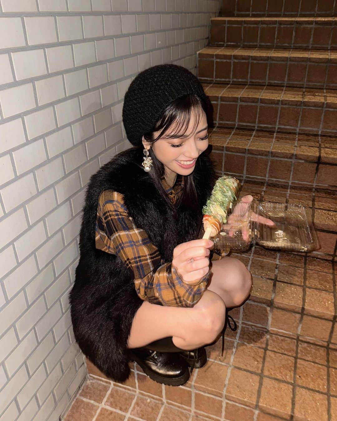 DJ Saya（さやまる）のインスタグラム：「☂️☂️☂️  大雨の中はしまき🥢 屋台でいちばんはしまき🥢 最近少ないよねはしまき🥢 しばらくネギ臭かったはしまき🥢  #今日も食べるために生きる」
