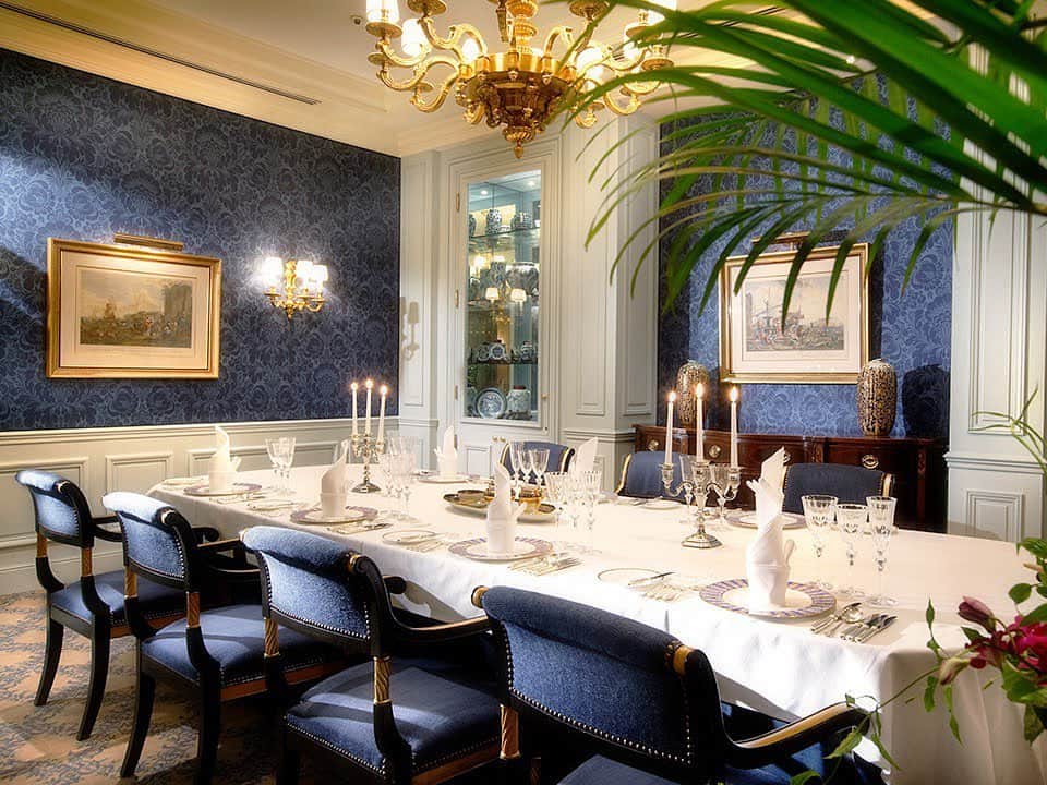 ヨコハマ グランド インターコンチネンタル ホテルのインスタグラム：「フランス料理「アジュール」にある、上品なブルーを基調としたラグジュアリーな個室「ル・サロン・ブルー」。ビジネス利用、顔合わせやお祝い会食など、あらゆるシーンでご利用いただけます。  #ヨコハマグランドインターコンチネンタルホテル #フランス料理 #アジュール #個室 #ルサロンブルー #フレンチ #横浜フレンチ #ホテルランチ #ホテルディナー #特別な日 #顔合わせ会食 #顔合わせ個室 #アンティーク #インターコンチネンタル横浜 #横浜グランドインターコンチネンタルホテル  #intercontinentalyokohamagrand #francerestaurant #azur #privateroom #cuisinefrancaise #hotelrestaurant  #yokohama #minatomirai」