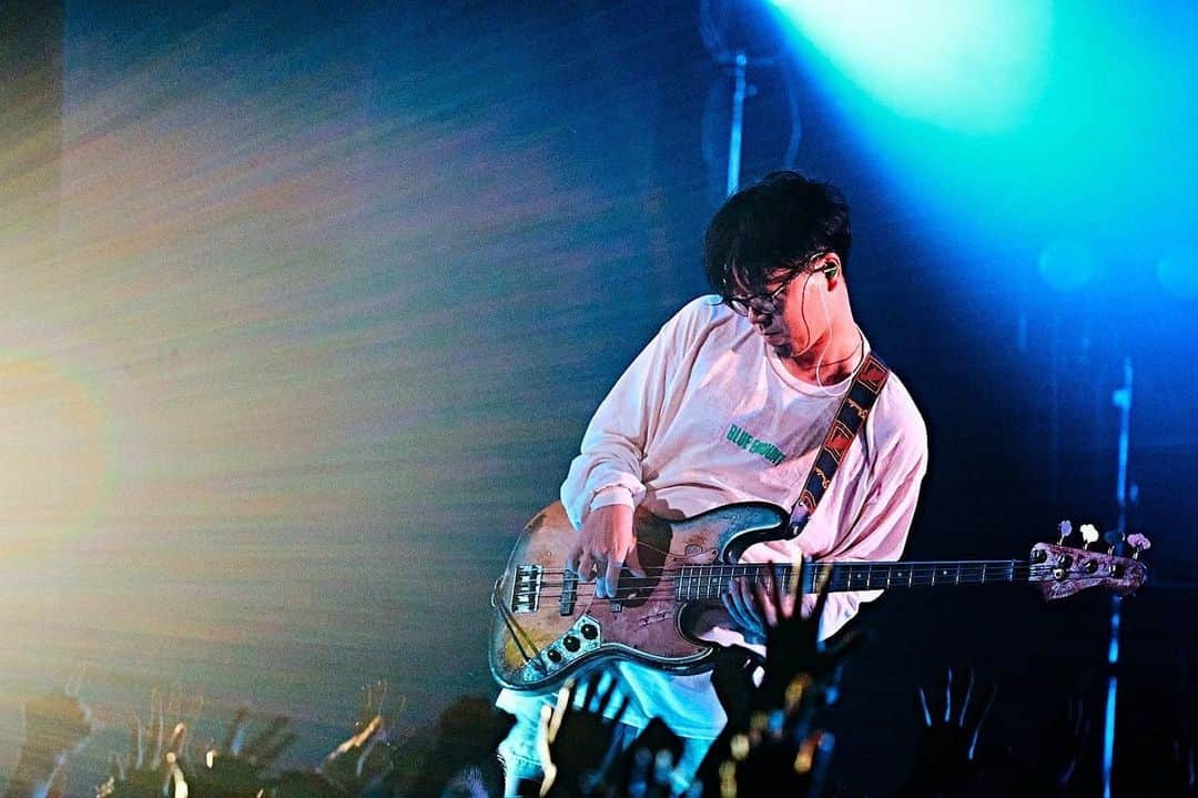 BLUE ENCOUNTさんのインスタグラム写真 - (BLUE ENCOUNTInstagram)「. 2023.10.13 『BLUE ENCOUNT 2MAN TOUR2023 ASSEMBLE A NEW AGE』 @ Zepp Osaka Bayside   w/ 04 Limited Sazabys  Guest Bassist / 前田恭介(androp) @kyosukemaeda   📸@hamanokazushi」10月14日 19時52分 - blueencount_official