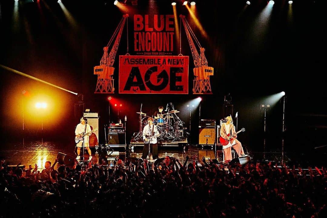 BLUE ENCOUNTさんのインスタグラム写真 - (BLUE ENCOUNTInstagram)「. 2023.10.13 『BLUE ENCOUNT 2MAN TOUR2023 ASSEMBLE A NEW AGE』 @ Zepp Osaka Bayside   w/ 04 Limited Sazabys  Guest Bassist / 前田恭介(androp) @kyosukemaeda   📸@hamanokazushi」10月14日 19時52分 - blueencount_official