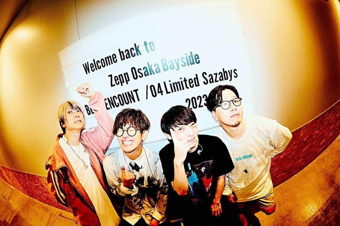 BLUE ENCOUNTさんのインスタグラム写真 - (BLUE ENCOUNTInstagram)「. 2023.10.13 『BLUE ENCOUNT 2MAN TOUR2023 ASSEMBLE A NEW AGE』 @ Zepp Osaka Bayside   w/ 04 Limited Sazabys  Guest Bassist / 前田恭介(androp) @kyosukemaeda   📸@hamanokazushi」10月14日 19時52分 - blueencount_official