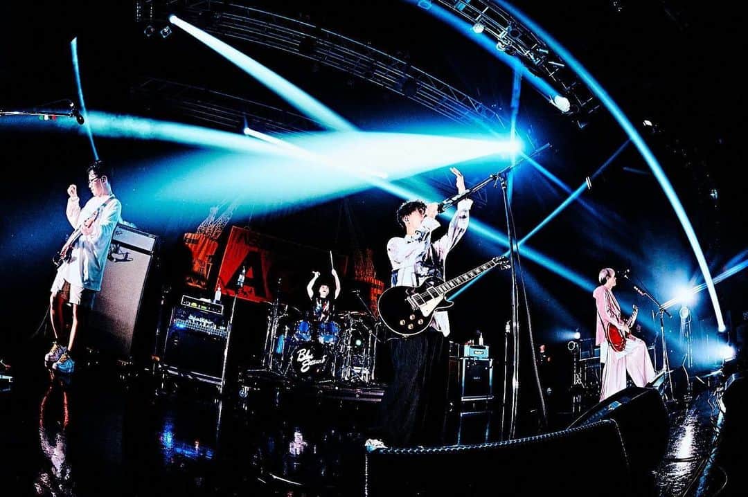 BLUE ENCOUNTさんのインスタグラム写真 - (BLUE ENCOUNTInstagram)「. 2023.10.13 『BLUE ENCOUNT 2MAN TOUR2023 ASSEMBLE A NEW AGE』 @ Zepp Osaka Bayside   w/ 04 Limited Sazabys  Guest Bassist / 前田恭介(androp) @kyosukemaeda   📸@hamanokazushi」10月14日 19時52分 - blueencount_official