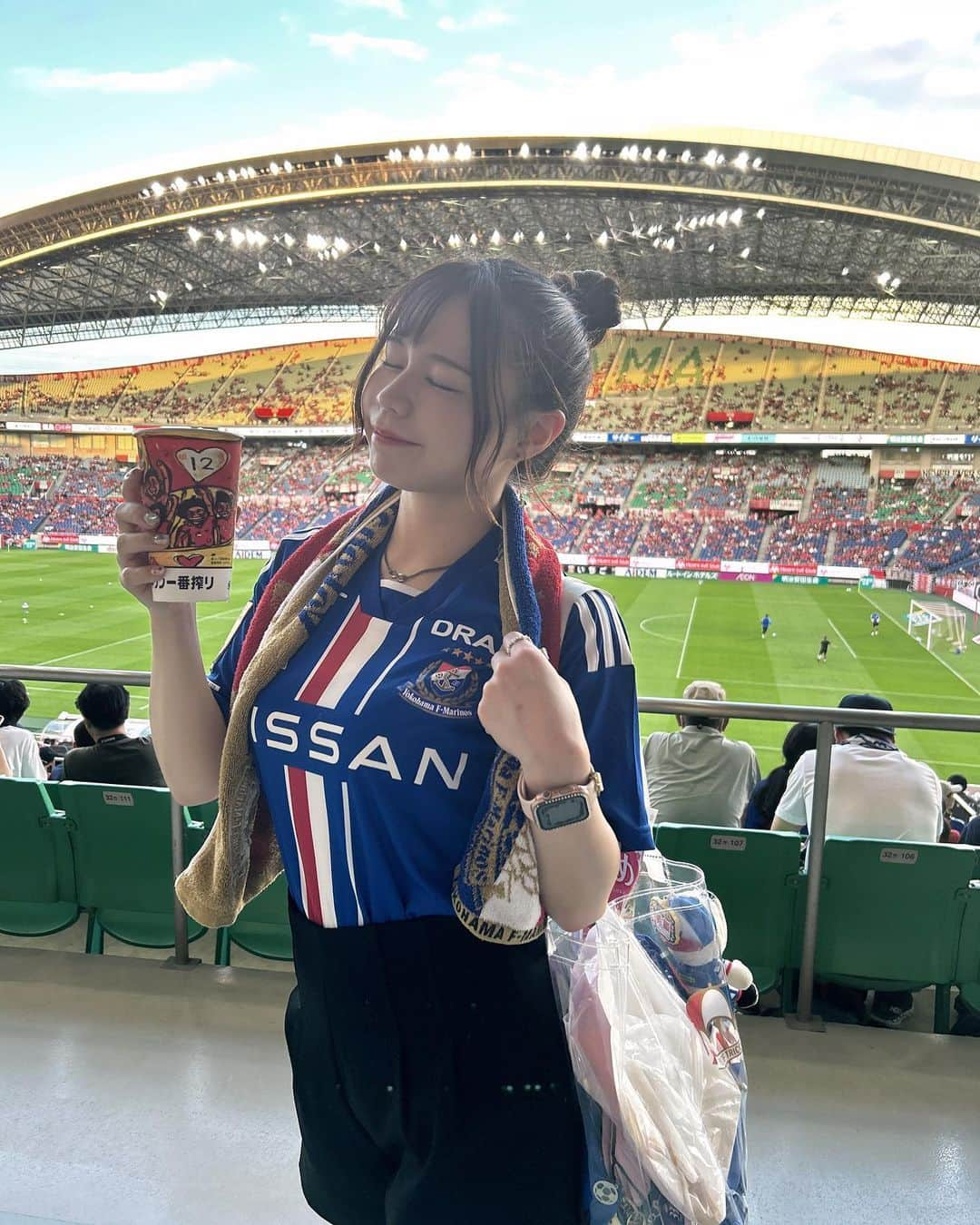 山口みらんのインスタグラム：「❤️‍🔥❤️‍🔥❤️‍🔥  明日はここで……(｡>人<)🙏❤️💙🤍   #埼玉スタジアム  #横浜Fマリノス  #マリノス  #ルヴァンカップ  #ルヴァンカップ準決勝  #おだんごヘア  #ユニフォーム女子  #ユニフォーム  #マリサポ  #生ビール  #スタジアム  #サッカー観戦  #サッカー観戦コーデ  #jリーグ  #jリーグ女子  #スタジアムビール」