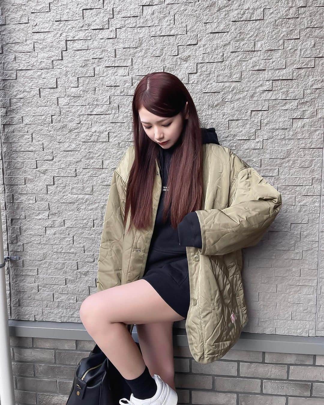 のインスタグラム：「.  𝓠𝓾𝓲𝓵𝓽𝓲𝓷𝓰 𝓒𝓸𝓪𝓽  このコートおしりまで隠れる丈感やから 体型カバーに🙆🏻‍♀️♡ ストーリーにリンク貼ってます🔗 @classicalelf_official   . #classicalelf #クラシカルエルフ #エルフコーデ #タイアップ #JAVA #ジャバ」