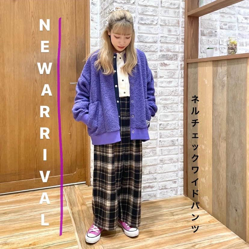 HEART MARKET (ハートマーケット)さんのインスタグラム写真 - (HEART MARKET (ハートマーケット)Instagram)「・ ・ NEW ARRIVAL ♡  ネルチェックワイドパンツ (lf2310594)  price: 税込¥6,270 size: FREE  color : 2  だぼっと履ける太めのワイドパンツです！ ウエストはゴムと紐タイプなので、 ウエスト周りがとてもリラックスして履けるのと、 調節もらくちんです♡ 重たくない生地感も魅力的です‪‪☺︎‬ シャツバージョンもあるのでセットアップもできます♡  color: chkBLK ◉コーデアイテム ボアDot釦CD (bs2310245)  衿フリルラグランブラウス (fr2310411)  color : chkBEG ◉コーデアイテム キルティング切替プリント裏毛スウェット (lf2310561)  【モデル身長：152cm】 @oto__hm  #ハートマーケット #heartmarket #heartmarket_tops #heartmarket_bottom #heartmarket_大人カジュアル #heartmarket_ナチュラル #ハトマコーデ #カジュアルコーデ #カジュアル #ファッション #秋コーデ #今日のコーデ #outfit #ootd #fashion #新作  #シンプル  #シンプルコーデ  #autumncode」10月14日 20時00分 - heartmarket