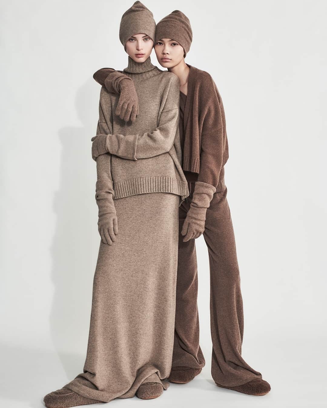マックスマーラのインスタグラム：「Understated luxury. Elevate your knitwear with the latest #MaxMaraFW23 collection. Check out more at the link in bio. #MaxMara」