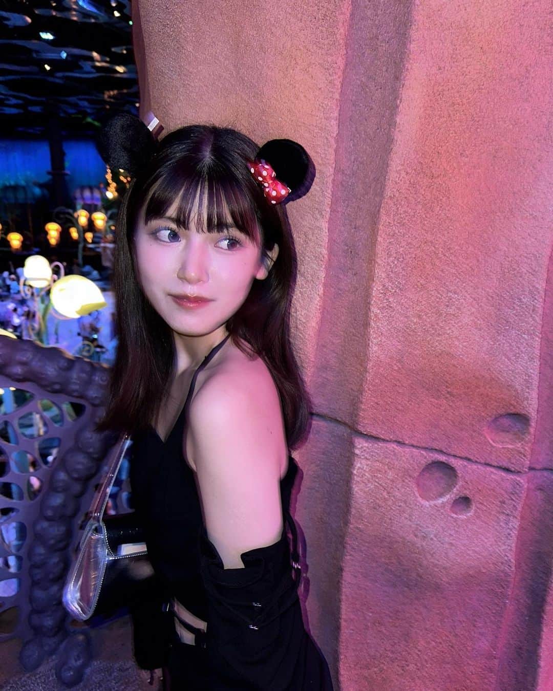 のインスタグラム：「🖤🩶🤍  #disney #disneysea #ディズニー #ディズニーコーデ」