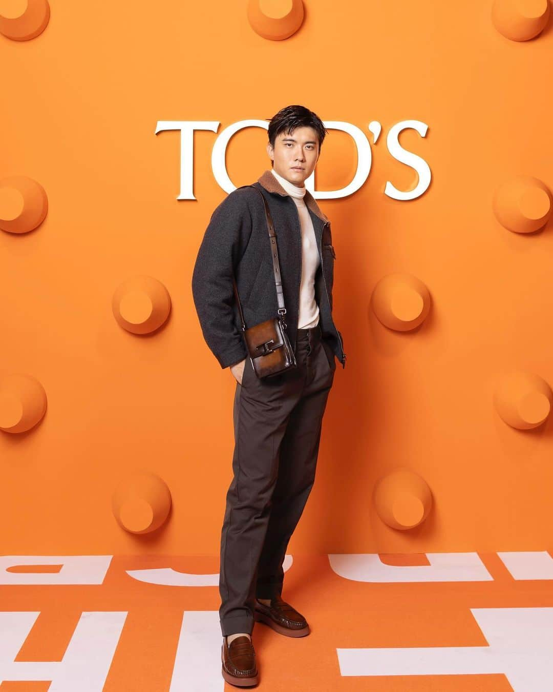 トッズさんのインスタグラム写真 - (トッズInstagram)「Several celebrity guests attended the Singapore event, including Tod's Korean Brand Ambassador Joy @_imyour_joy, the renowned Thai actor Pongtiwat Tangwancharoen @blue_pongtiwat, known as "Blue", the accomplished Japanese actress Marie Iitoyo @marie_iitoyo, and the talented Malaysian actor Meerqeen @meerqeen.   Until October 22nd, discover the Limited Edition at our pop-up store at Paragon, Singapore. #Tods #TodsHeritage #TodsSingapore」10月14日 20時01分 - tods