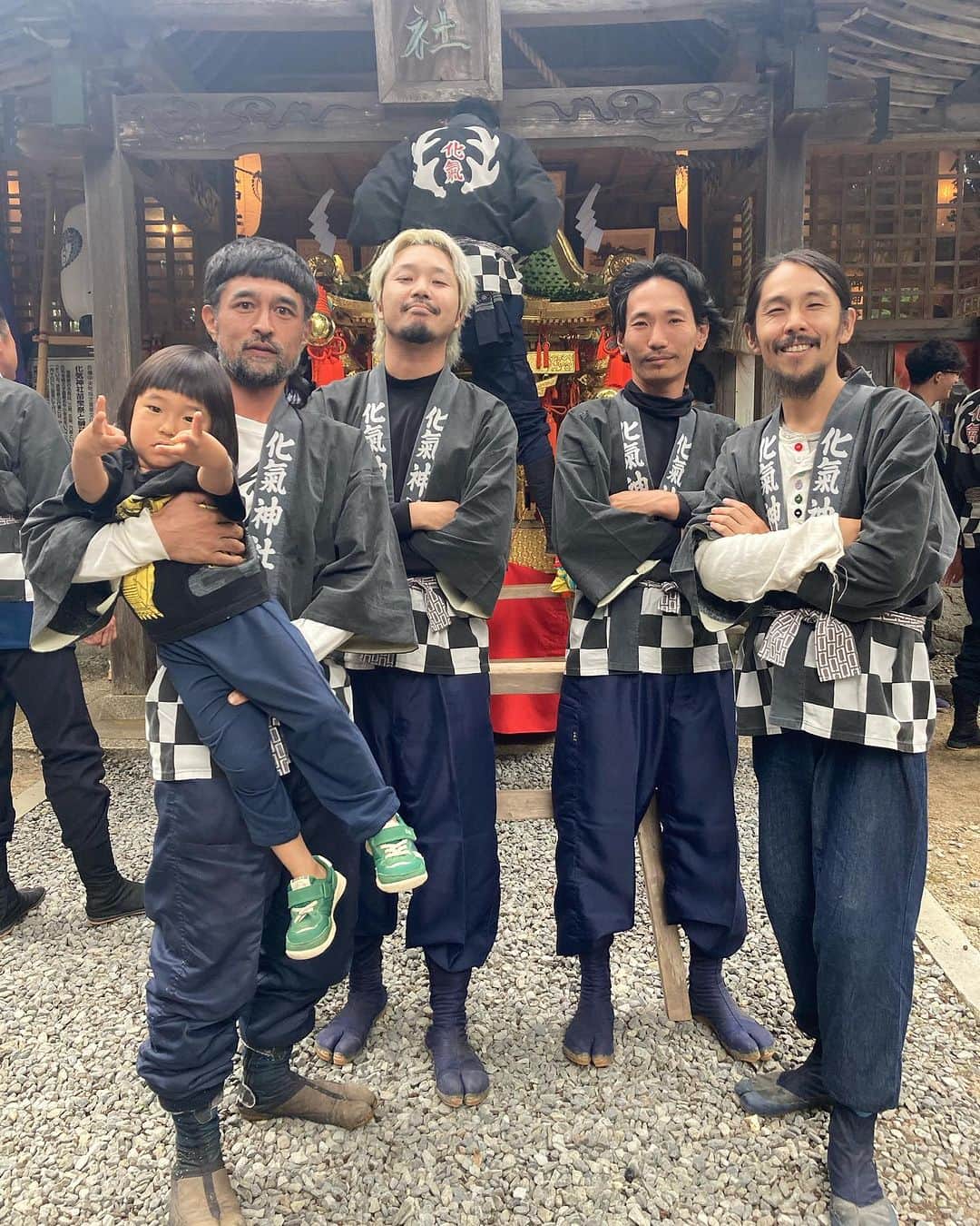 三宅洋平のインスタグラム：「加茂大祭 初日　内祭り @row_hoo_  ピンタ、準也 宵の本祭から助太刀参加 六反、領司 朝の支度には @akasusho も参加！  以上6名で、高富の衆でござんす。  #化氣神社 #吉備中央町 #okayama #japan #加茂大祭」