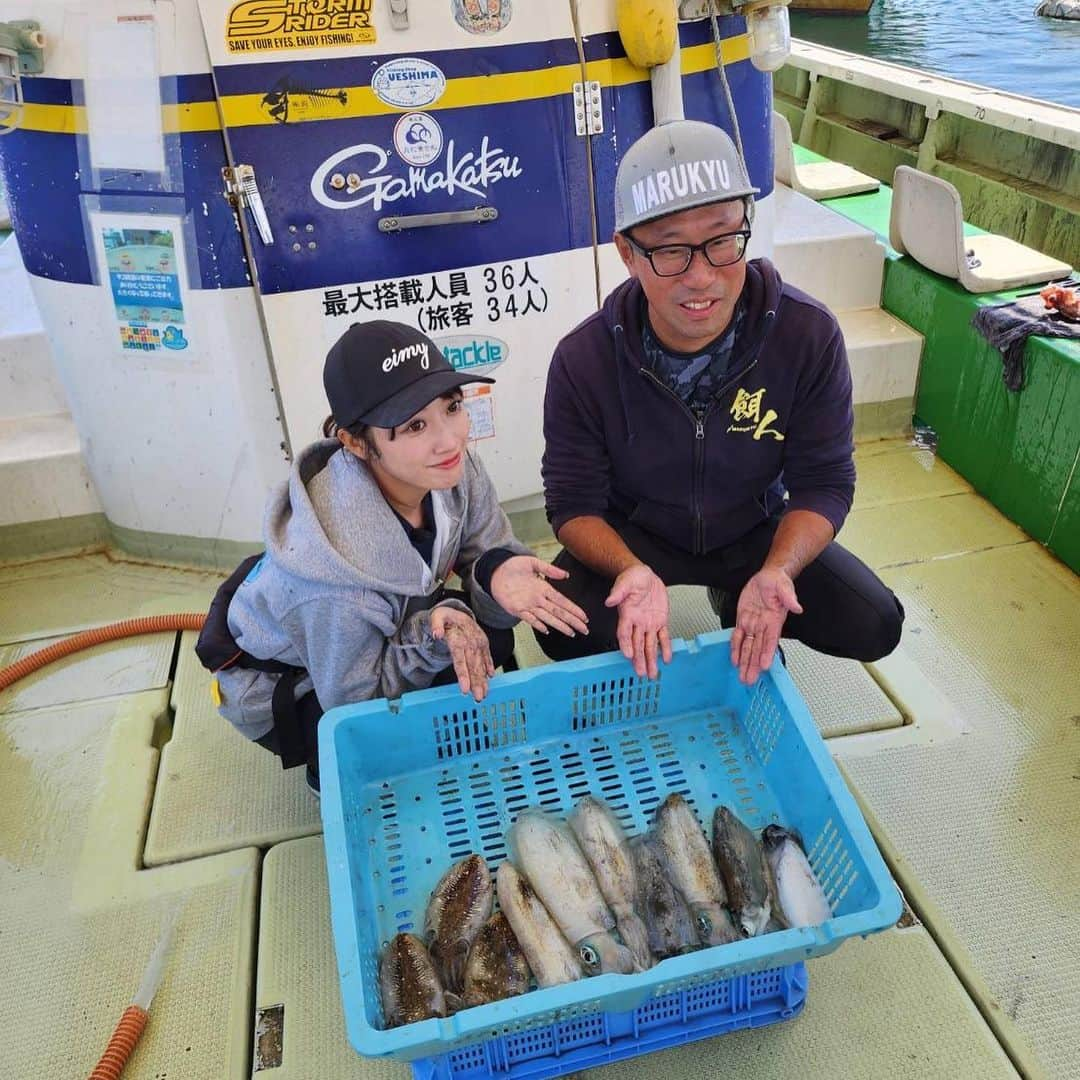 片原恵麻さんのインスタグラム写真 - (片原恵麻Instagram)「78目め:コウイカ 79目め:カミナリイカ ⋱⋰ ⋱⋰ ⋱⋰ ⋱⋰ ⋱⋰ ⋱⋰ ⋱⋰ ⋱⋰ ⋱⋰ ⋱⋰ ⋱⋰ ⋱⋰ マルキユーTVの撮影で和田さんと立野さんと船アオリに🦑  初めての船アオリ、ティップランとはまた全然違くてびっくり😳⚡️  朝イチからラストまでめちゃめちゃ楽しかった〜(；；) マルキユーオフィシャルの「完全版 和田式船アオリ」の動画が凄く勉強になるからオススメです😚  あ〜〜たのしかった〜〜〜！！！！！  📍丸松乗合船 @marumatsu1981   ⋱⋰ ⋱⋰ ⋱⋰ ⋱⋰ ⋱⋰ ⋱⋰ ⋱⋰ ⋱⋰ ⋱⋰ ⋱⋰ ⋱⋰ ⋱⋰ #丸松乗合船#まるまつ#アオリイカ#明石#明石焼#釣りガール#釣り女子#釣り#海釣り#ツリジョ#fishing#钓鱼#낚시#鱼#강태공#낙씨광#イカ釣り#イカ」10月14日 20時07分 - emma_katahara