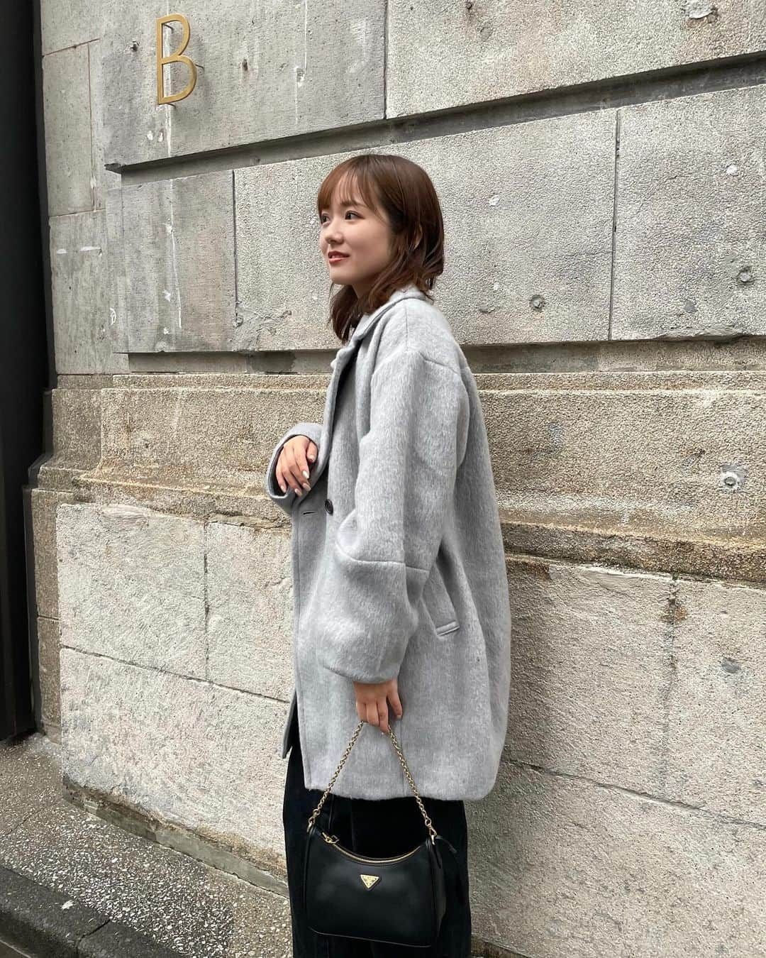 牛田英里のインスタグラム：「いつのまにか涼しい季節🍂 秋の食も色んなとこ行くのも楽しみ！  一目惚れしたシャギーコート🤍 #happyjohn #ハッピージョン」