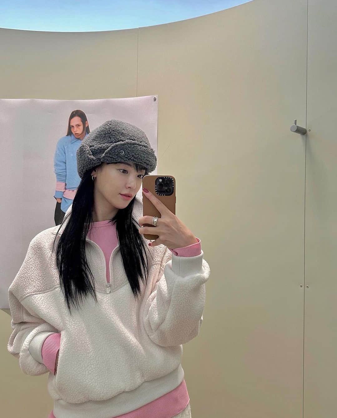 ジュヨン のインスタグラム：「겨울이 기다려지는 이유 @cloveclub 🎀  @juhyun1023 언니 짜앙이양🫰🫶」