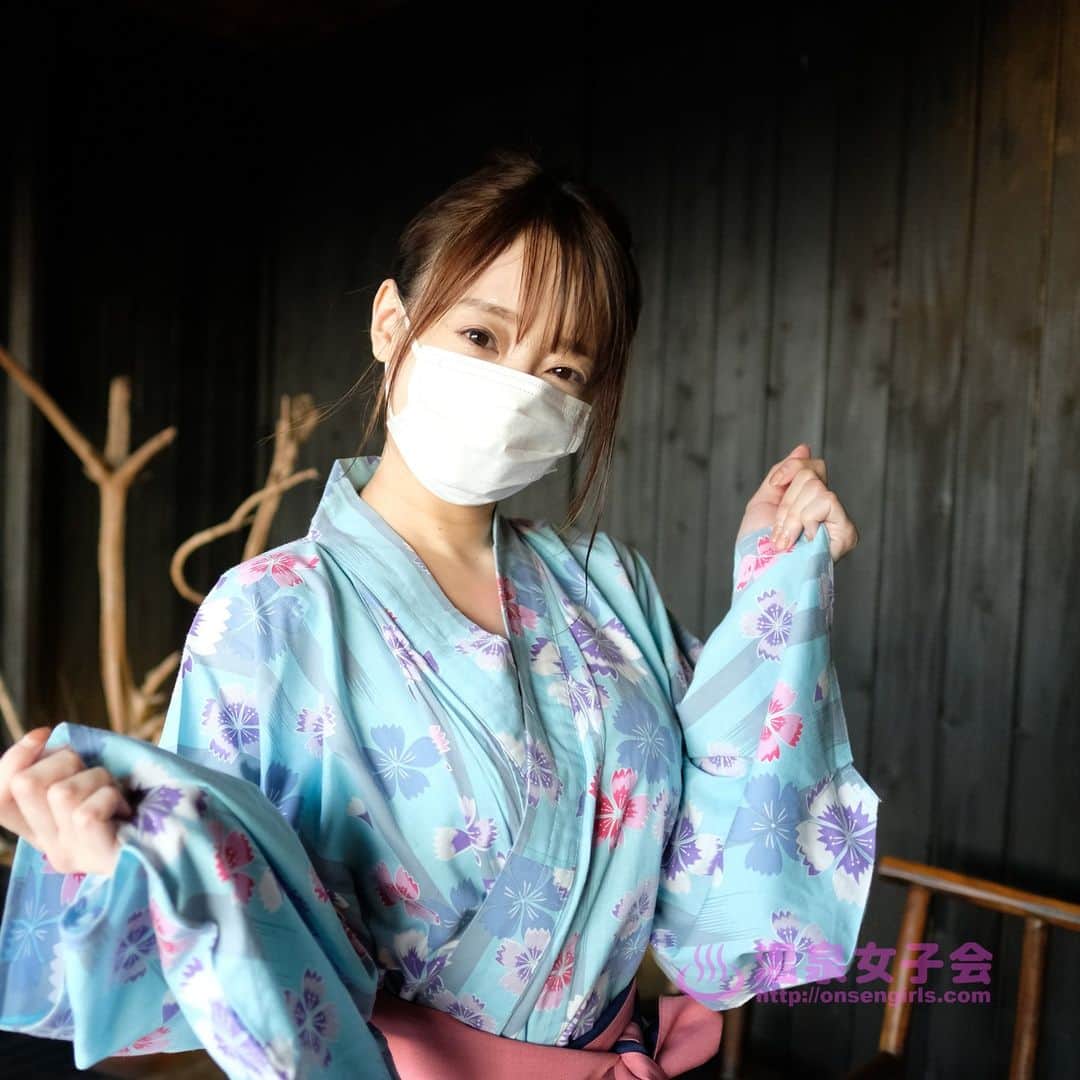葉山みさきのインスタグラム：「動画はYouTubeで♪ ファンクラブはツイッターから↓↓ https://twitter.com/hotspring_girls  #温泉旅行 #温泉女子 #温泉女子会 #貸切露天風呂 #混浴 #源泉かけ流し #客室露天風呂」
