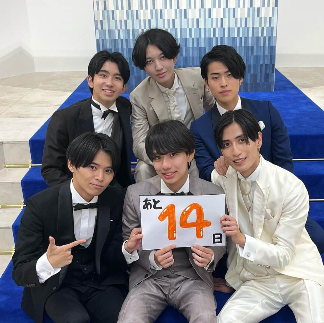 青山ミスコンのインスタグラム：「【カウントダウン企画📅】  ミスコン本番まであと『14日』✨💙  本日はミスターのタキシード姿をお見せしちゃいます😳💍✨  みんなよく似合っていて素敵ですね🤍  各候補者のInstagram•X でもたくさんの写真を載せていますので、是非チェックとフォローお願いします✨ 応援よろしくお願いします！💖  #青山ミスコン  #青山ミスコン2023 #ミスミスター青山コンテスト  #ミス青山 #ミスター青山」