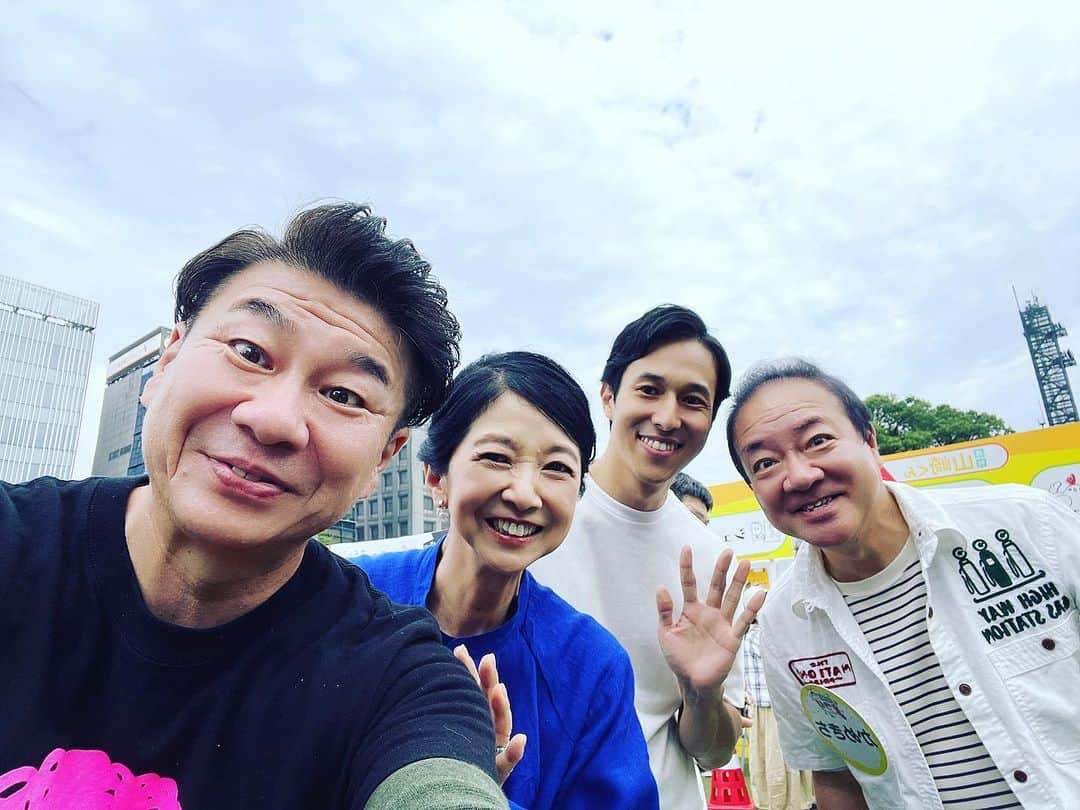 山内要さんのインスタグラム写真 - (山内要Instagram)「RKKまつり初日終わりました😀　 多くのご来場頂いた皆様🙇‍♂️ 誠に有難う御座いました🙇‍♂️   遠くは横浜や神戸からお越しの 週刊山崎くんファンのお客様・・結婚式前にわざわざ来てくれたカップル😀皆様放送日だけではなく、翌日からTVerでご覧頂いている様で・・びっくりします‼️ 明日15日も皆様をお待ちしております😀　午前10時〜午後4時頃迄　歩くパワースポット慶徳二郎が会場にいるかもです・・😀　 #rkk #rkkまつり#週刊山崎くん　 #花畑広場 #熊本  #宮崎美子　さん　 #田名網アナウンサー  #かめきち  さん #歩くパワースポット #慶徳二郎」10月14日 20時25分 - keitokujiro