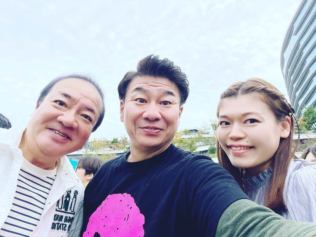 山内要さんのインスタグラム写真 - (山内要Instagram)「RKKまつり初日終わりました😀　 多くのご来場頂いた皆様🙇‍♂️ 誠に有難う御座いました🙇‍♂️   遠くは横浜や神戸からお越しの 週刊山崎くんファンのお客様・・結婚式前にわざわざ来てくれたカップル😀皆様放送日だけではなく、翌日からTVerでご覧頂いている様で・・びっくりします‼️ 明日15日も皆様をお待ちしております😀　午前10時〜午後4時頃迄　歩くパワースポット慶徳二郎が会場にいるかもです・・😀　 #rkk #rkkまつり#週刊山崎くん　 #花畑広場 #熊本  #宮崎美子　さん　 #田名網アナウンサー  #かめきち  さん #歩くパワースポット #慶徳二郎」10月14日 20時25分 - keitokujiro