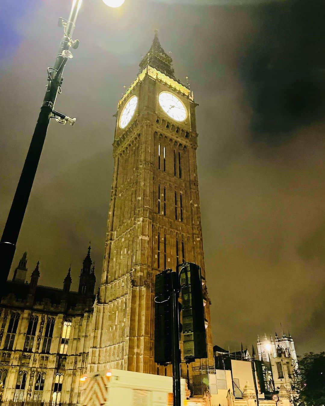 Beverlyさんのインスタグラム写真 - (BeverlyInstagram)「It was a short but sweet stay in London. Got a chance to stroll around. London is beautiful ✨」10月14日 20時29分 - beverly_official_