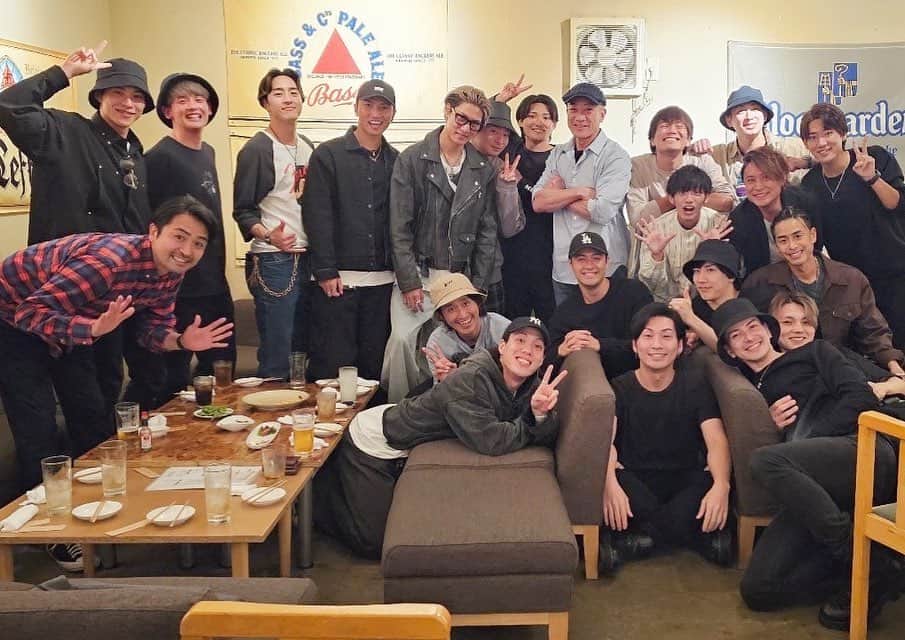山口託矢のインスタグラム：「. 改めて、夏、ありがとうございました！ . 大阪生活がこんなに楽しいものになるとは思っていませんでした。 . それも全て出会ってくれた皆さんや一緒に過ごした仲間のみんなのおかげです！ 本当にありがとうございます！ . 新たな挑戦としてワクワクしながら大阪に向かいましたが 自分の不甲斐なさにガッカリな日も沢山ありました。 でも勉強になることばかりの毎日で 自分の身になってる！！って思える環境がもの凄くありがたかったです。 . この約5ヶ月で自分の強みも弱みもより分かって よりもっと沢山のことに挑戦したくなりました☺️ . それぞれの想いが詰まった夏。 いや〜最高の夏だった。 みんなありがとうございました✨ そしてこれからもよろしくお願いします！ . . #大阪 #夏 #これにて終了」