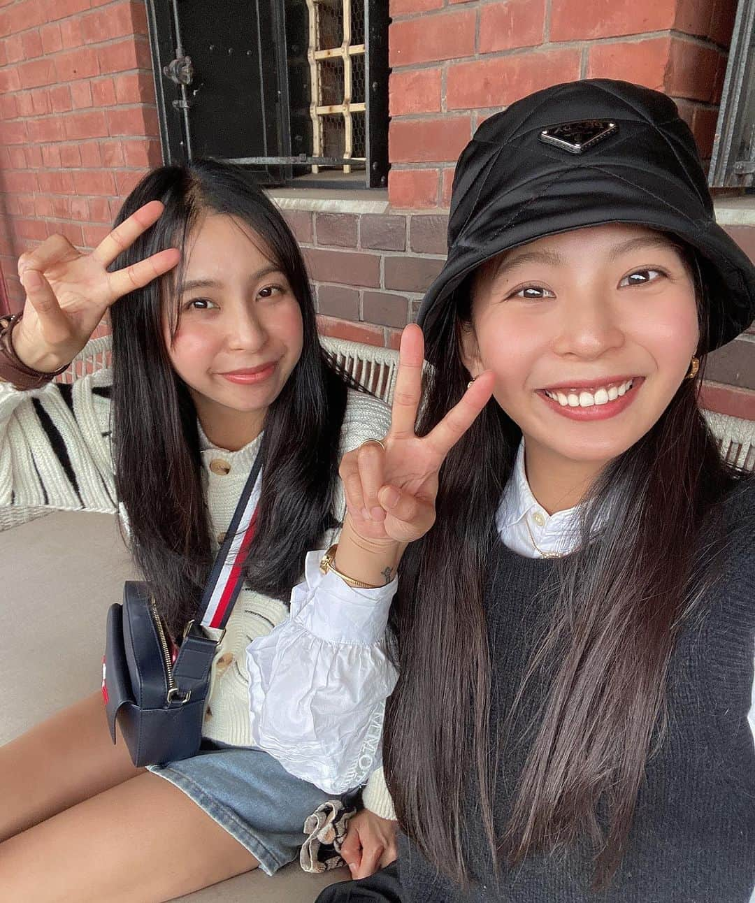 上岡絵理さんのインスタグラム写真 - (上岡絵理Instagram)「ぬぬこ再び👭🧡 左🙋‍♀️姉　右🙋‍♀️妹（私） ・ #双子 #ダブルデート ♡ #いつもありがとう #今自分にできること  #クライミング #ボルダリング #アウトドア #クライミング女子 #ボルダリング女子 #登山 #クライマー  #climbing #climb #rock #rockclimbing #sportclimbing #climblikeagirl #shortpersonbeta  #training #bouldering #outdoor #climber #sports #athlete#twins」10月14日 20時36分 - eri_matsumoto.k