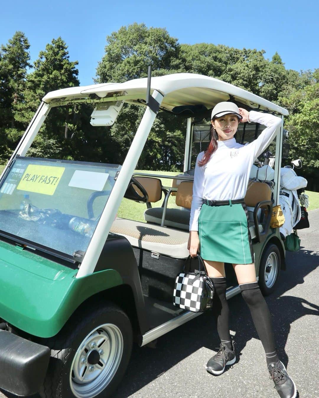 ImotoEtsuyo さんのインスタグラム写真 - (ImotoEtsuyo Instagram)「#こんばんは 先日の#ゴルフ は #オークヒルズカントリークラブ へ。  ・ #golfwear は  大好きな　#lanvinsport  @lanvin_sport_  ・ #ランバンスポール は 2023年で日本展開25周年！  ・ この日着ている モックネックシャツは　  アニバーサリーロゴワッペンがついた 【25周年】ロゴエンボス モックネックシャツ❤️  肌面にソフトな風合いを持つ マルチフィラメントを使用した　 スムース素材！ 着心地抜群のモックネックシャツです。  ・ #スカート  #帽子  #ニーハイソックス  #カートバッグ  全て　@lanvin_sport_  ・  #ランバンスポール #LANVINSPORT #ゴルフ #golf  #ゴルフ女子  #ゴルフウェア  #golfswing    ・ この日は #ドライバーショット が 全く上手く打てない日でした。」10月14日 20時36分 - bisuhada