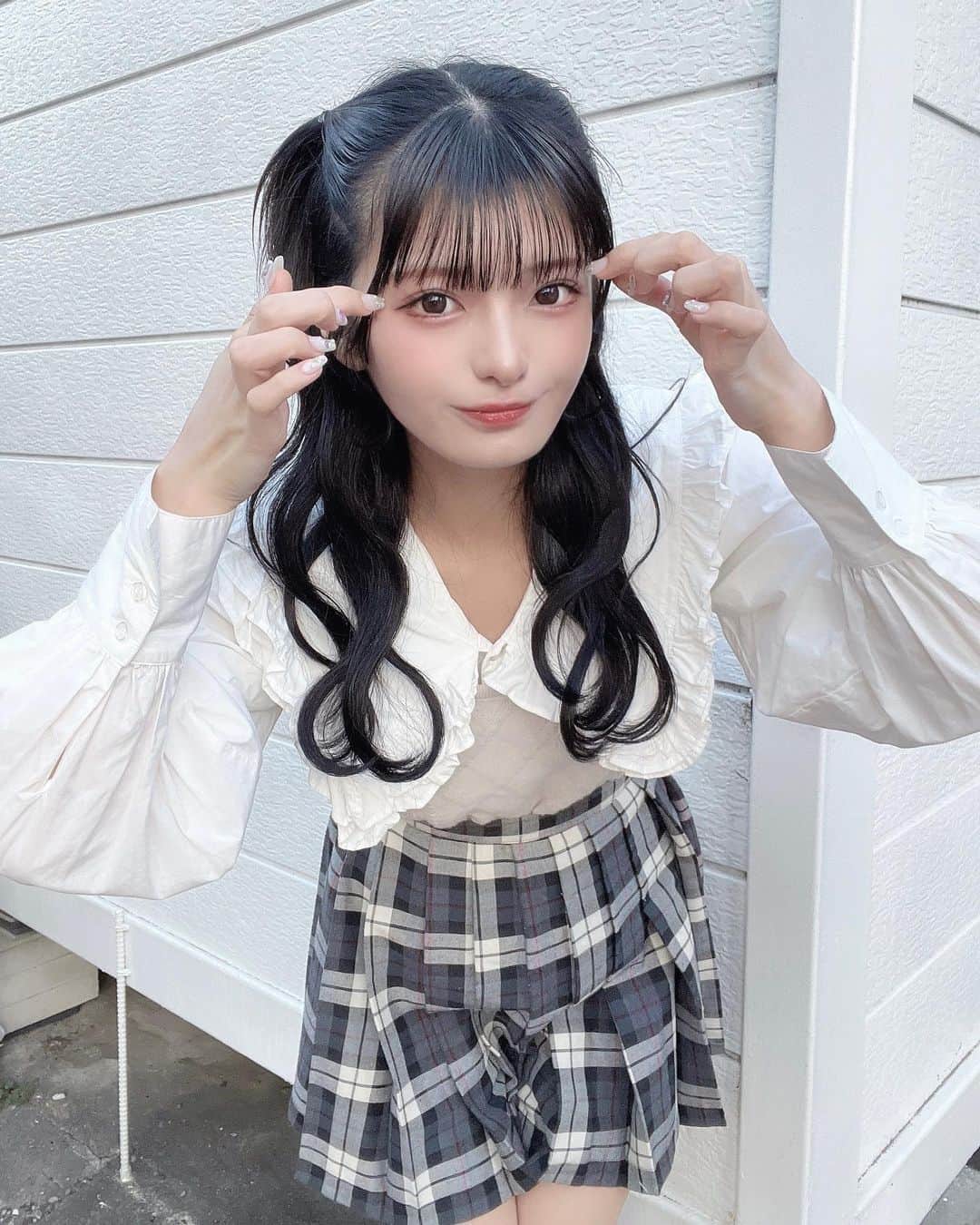 葉山かえでさんのインスタグラム写真 - (葉山かえでInstagram)「. . このスカート、むかしワロップ放送毎月やってたときによく履いてたスカートなんだよーーー気付いた人いた？🏫 . . #黒髪ロング #セルフアレンジ #japanesegirl #japaneseidol  #デートコーデ  #今日のコーデ  #いいね返し  #ootd #ootdfashion #outfit #instafashion #likesforlike #selca  #fashionstyle #likeforlikes #instagood #instalike  #暗髪カラー #透明感カラー  #오오티디 #코디스타그램 #骨格ウェーブ #アイドル前髪 #ブリーチなしカラー #プチプラコーデ #プチプラファッション #チェックスカートコーデ #ウェーブ体型 #プリーツスカートコーデ #淡色コーデ」10月14日 20時49分 - kae_de524