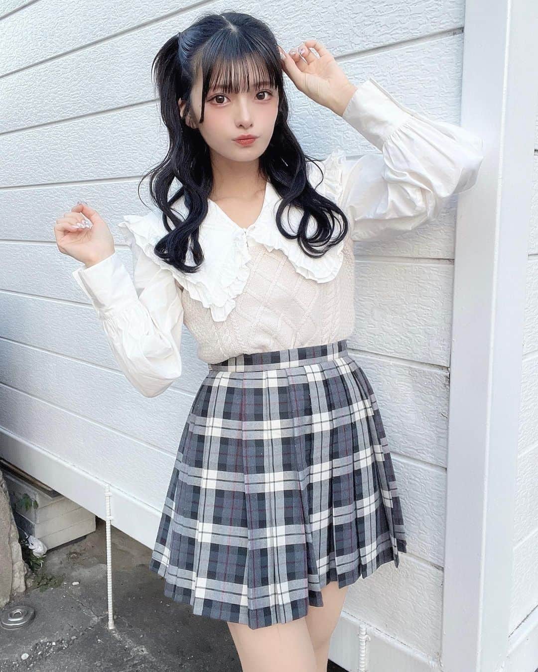 葉山かえでさんのインスタグラム写真 - (葉山かえでInstagram)「. . このスカート、むかしワロップ放送毎月やってたときによく履いてたスカートなんだよーーー気付いた人いた？🏫 . . #黒髪ロング #セルフアレンジ #japanesegirl #japaneseidol  #デートコーデ  #今日のコーデ  #いいね返し  #ootd #ootdfashion #outfit #instafashion #likesforlike #selca  #fashionstyle #likeforlikes #instagood #instalike  #暗髪カラー #透明感カラー  #오오티디 #코디스타그램 #骨格ウェーブ #アイドル前髪 #ブリーチなしカラー #プチプラコーデ #プチプラファッション #チェックスカートコーデ #ウェーブ体型 #プリーツスカートコーデ #淡色コーデ」10月14日 20時49分 - kae_de524