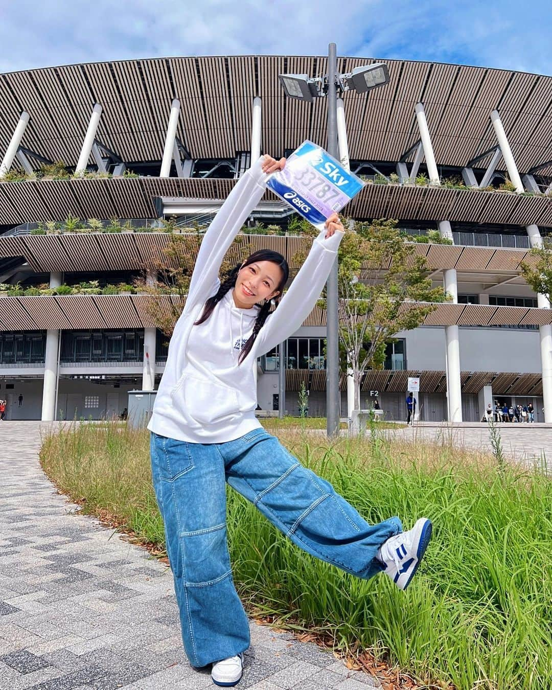 ジェニーのインスタグラム：「明日！ついに！ 東京レガシーハーフマラソン2023 本番を迎えます！！！🏃‍♀️🏃‍♀️🏃‍♀️  もう緊張がえげつないですw 隠さずに言うとしぬほど不安ですw  これまでに人に見せないように気をつけてた マジで余裕がなくてキツそうにしてる かっこ悪い姿をご提供することになる と思う😂😂💭  ちなみに目標は「目指せ！楽しく完走！」 自分が今できる精一杯を出し切れるように 頑張ってきます！！  応援よろしくお願い致します！！ 頑張ってくるー！ヽ(；▽；)ノ  #東京レガシーハーフマラソン2023  上がってる動画のフルverはLINEに上げたよー！」