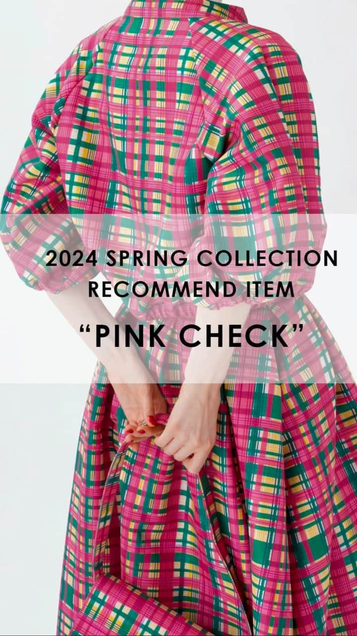 Tsuru by Mariko Oikawaのインスタグラム：「PINK CHECK. 下記詳細↓  気分を底上げしてくれるhappyなチェック柄を纏ってご機嫌なお出かけに。 オリジナルプリントのオンリーワンの存在感を楽しむ。  Ariana ¥36,300（tax in） size:32,34,36,38  ウエストのタックでたっぷりとフレアシルエットを楽しめる一枚。 普段のスタイリングに一点投入するだけで、一気に旬なムードが高まるアイテム。 同素材のシューズと合わせたコーディネートもオススメ。  Calendula ¥37,400（tax in） size:free  New faceのコンパクトブルゾンはキャッチーな存在感でスタイリングをリードして。 スカートやワンピースに合わせて、デニムやカジュアルなボトムスとも相性◎ 肩に乗せるだけでも旬なスタイリングに。  Eleonore ¥30,800（tax in） size:free  袖の下ボリューム、ウエストから広がるペプラムシルエット、着るだけで気分が高まる一枚は、華やかなオリジナルプリントで主役に。 Cloverと合わせてボトムスはスッキリとまとめると、バランス良く1.2コーデが完成。 シューズやBagなど同素材のアイテムとリンクコーデも◎  ご予約は10/16（月）13:00まで。 ご予約中のみ10%OFFとなります。  #tsuru #tsurubymarikooikawa #2024spring #2024ss #preorder」