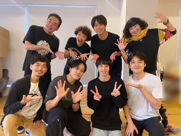 加藤啓のインスタグラム：「10/20（金）19時のゲスト #吉田広大 くん、  10/21（土）17時のゲスト、 #杉江大志 くんが稽古に参加！  広大は、清々しいほどの思い切りの良さが最高。その姿勢に感動したし面白さの肝はこういう所にあるんだと気付いた。  大志とはなぜか道でバッタリ会うというのが何回もある、運命を感じさせる素敵男子。可愛い顔して変化球をバシバシ投げてきて大好き。  明日はラスト稽古🌕  #加藤啓アワー  #バカ息子は光を放つ」