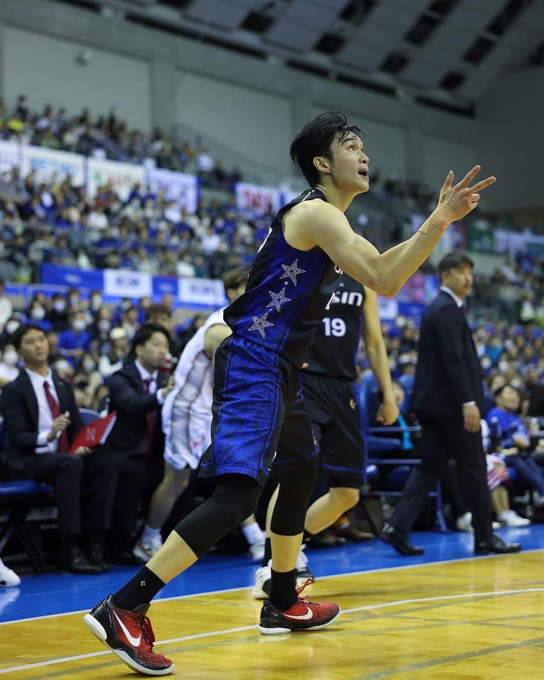 のインスタグラム：「10/14(土)vs.川崎ブレイブサンダース⚡️ #PHOTO 三河 85-87 川崎  #ガチ #シーホース三河 #Bリーグ #シーホース #seahorsesmikawa #BLEAGUE #バスケットボール #バスケ #basketball #三河」