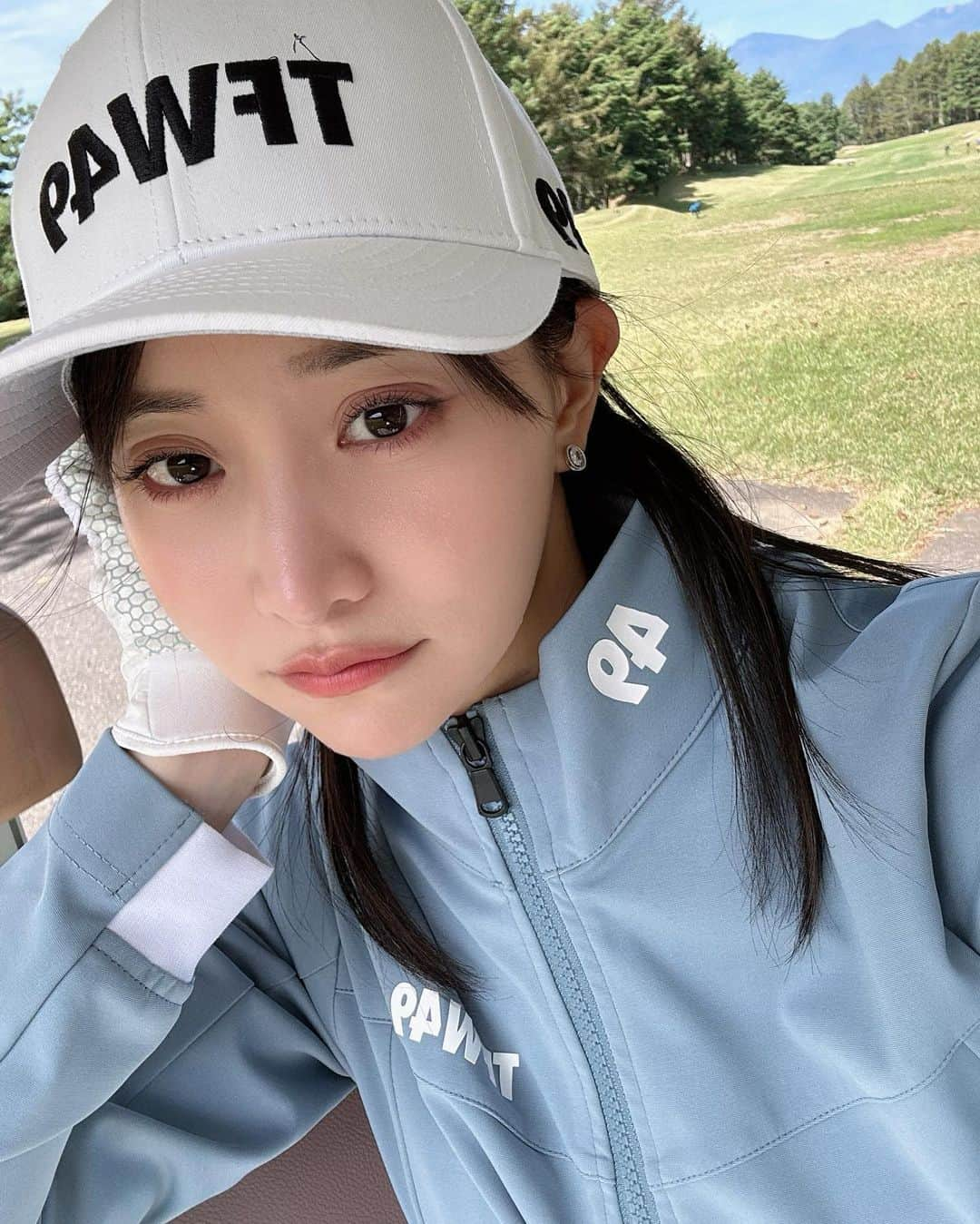 永尾まりやさんのインスタグラム写真 - (永尾まりやInstagram)「長野県佐久市でゴルフでした⛳️  スコアは111 いつも通り😂  そして、私が表紙を務めた旅色がフリーペーパーになって長野県佐久市に置いてあるよ💫」10月14日 20時56分 - mariyagi_san