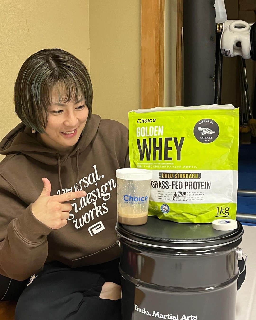 のインスタグラム：「. @choice.protein  @reversal_harajuku  最近、若い子達の練習相手してるんですが、筋肉痛取れません…_(:3 」∠)_ . #ゴールデンホエイ プラス #bcaa  . それでも毎日筋肉痛〜🥹w . 明日もがんばろ🔥」