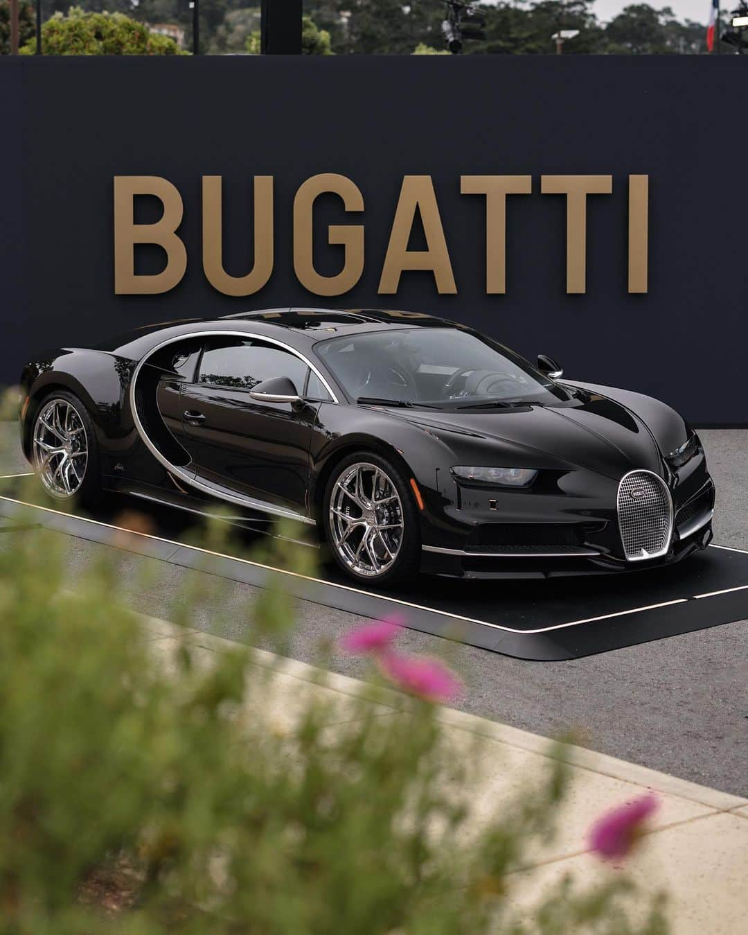 ブガッティさんのインスタグラム写真 - (ブガッティInstagram)「The modern BUGATTI hyper sports car lineage: EB110, VEYRON 16.4 and CHIRON, all finished in a variety of sublime Black exterior treatments.  Showcased as part of Le Domaine BUGATTI, the triple Black BUGATTI exhibit enthralled joyful visitors, each model embodies the very definition of high performance for its respected era.  #BUGATTI #LeDomaineBUGATTI #EB110 #VEYRON #CHIRON – WLTP: bugatti.link/consumption」10月14日 20時59分 - bugatti