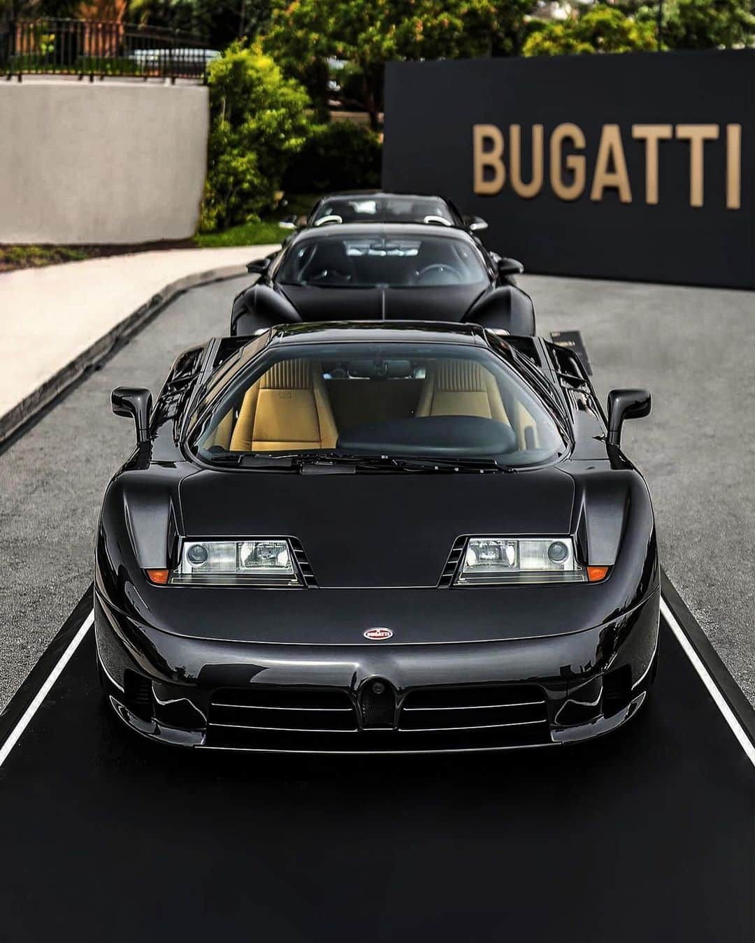 ブガッティのインスタグラム：「The modern BUGATTI hyper sports car lineage: EB110, VEYRON 16.4 and CHIRON, all finished in a variety of sublime Black exterior treatments.  Showcased as part of Le Domaine BUGATTI, the triple Black BUGATTI exhibit enthralled joyful visitors, each model embodies the very definition of high performance for its respected era.  #BUGATTI #LeDomaineBUGATTI #EB110 #VEYRON #CHIRON – WLTP: bugatti.link/consumption」