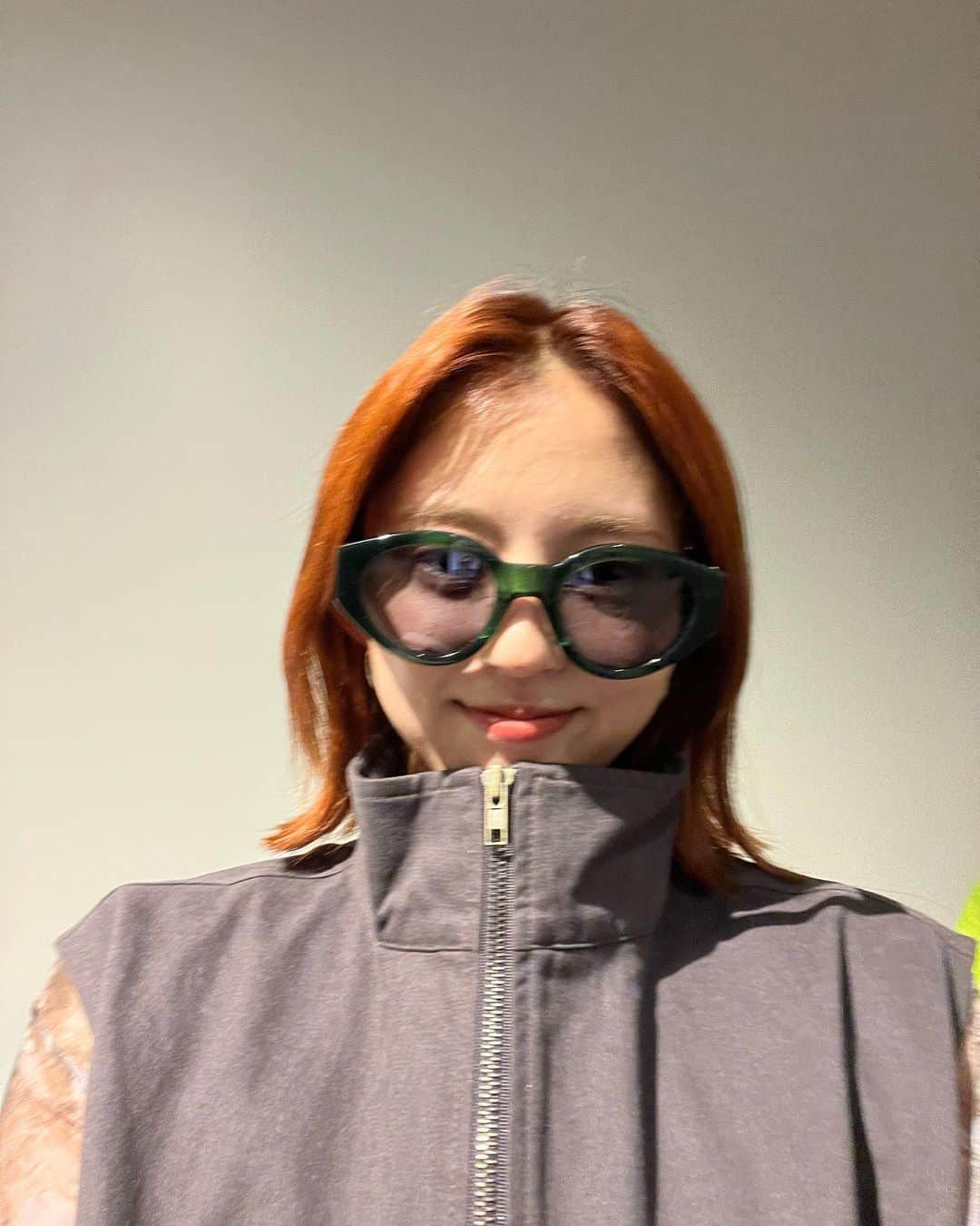 鈴本美愉のインスタグラム：「👓 newめがねオーダーしました💟  着ているベストは @muleau_official の新作です✌︎✌︎ チャコールの色味がかわいくておすすめ🙋‍♀️」