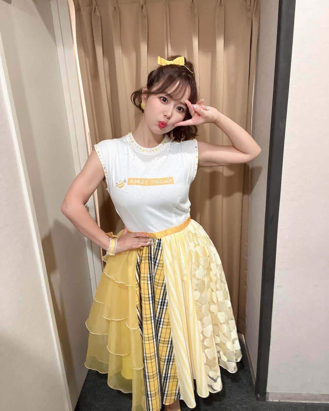 井口裕香さんのインスタグラム写真 - (井口裕香Instagram)「💛💛💛 ファンミ初日 ありがとうございました♡ Tシャツリメイクワンピ白でした♡ つぎは京都〜！たのしみたのしみ！  🌼hair and make @nozaking42  🌼stylist @mori_mori_moriya  #反転修正したつもりが #ちょいちょい反転したままだ #すんまそーん🤪」10月14日 21時00分 - ooo31_iguchiyuka_31ooo