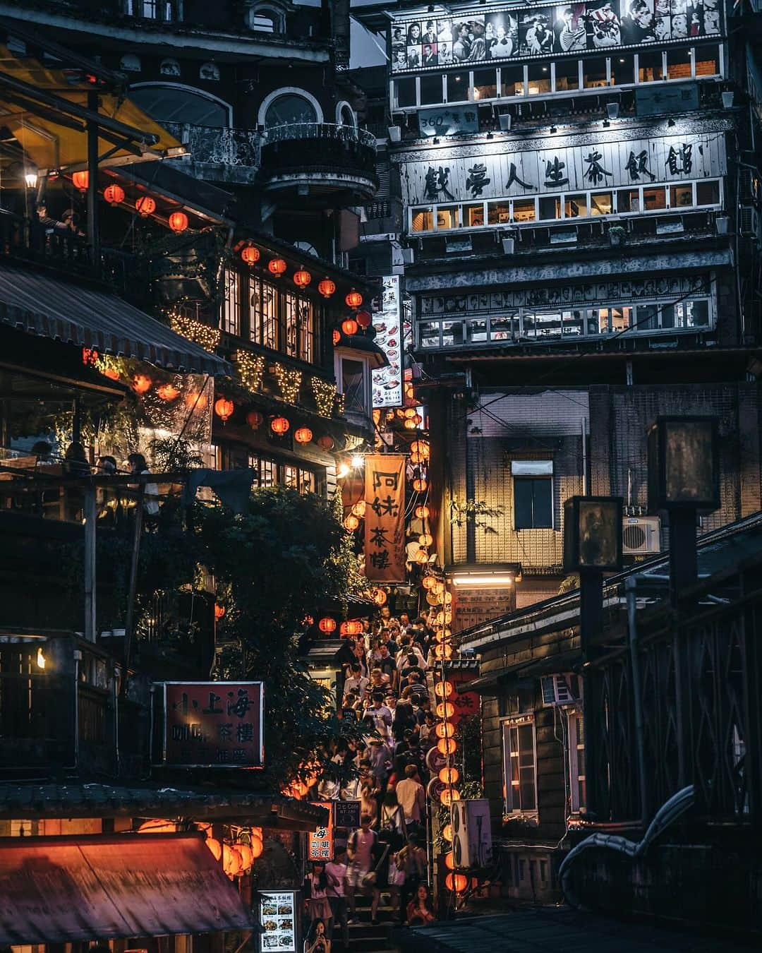 R̸K̸さんのインスタグラム写真 - (R̸K̸Instagram)「Taiwan Street Pack ・ #beautifuldestinations #earthfocus #earthbestshots #earthoffcial #earthpix #thegreatplanet #discoverearth #roamtheplanet #ourplanetdaily #awesome_photographers #wonderful_places  #designboom #voyaged #sonyalpha #bealpha #travellingthroughtheworld #streets_vision  #lonelyplanet #nightphotography @sonyalpha  @lightroom @soul.planet @earthfever @9gag  @natgeotravel @awesome.earth」10月14日 21時01分 - rkrkrk