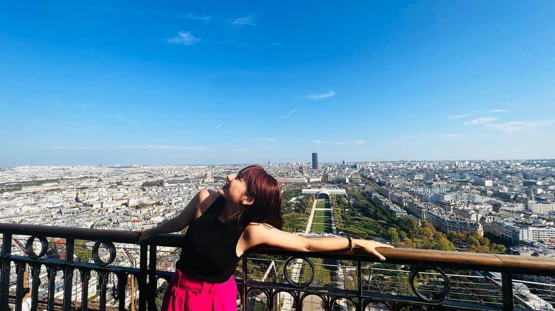 平祐奈のインスタグラム：「🩷🩷🩷 なつのおもひで。 これはどこでしょ〜か?  正解は凸凹ラジオでっ🐳🫧 #平祐奈の凸凹ラジオ  #凸凹ゆうな #bayfm」