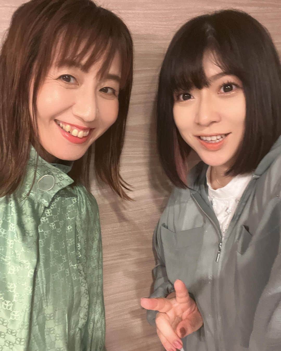 鈴華ゆう子のインスタグラム：「自宅からゆるっと演奏会ありがとうございました！オリジナルから昭和歌謡のカバーなどをふんだんにお届けしました！アーカイブありますのでぜひ！たのしかったー♡ https://www.youtube.com/live/n21QaJXSVPM?si=nitRrDjCVtKIJlX6  11/15 Billboard大阪もよろしくお願いします。 1st stage 18:00〜 2nd stage 21:00〜 InstagramトップのハイライトからチケットURL飛べます！  #鈴華ゆう子 #広田圭美 #yukosuzuhana」