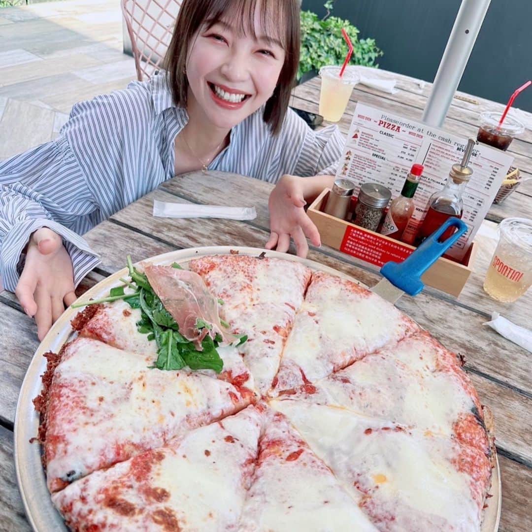岡田ゆり子さんのインスタグラム写真 - (岡田ゆり子Instagram)「🍕🍕🍕  ホールサイズで頼んだら 想像以上におおきくてびっくり！  めちゃめちゃ美味しかったー🍕🤍✨ @spontini_pizza_jp   #pizza #holiday #holidaylunch」10月14日 21時12分 - yyy__0520