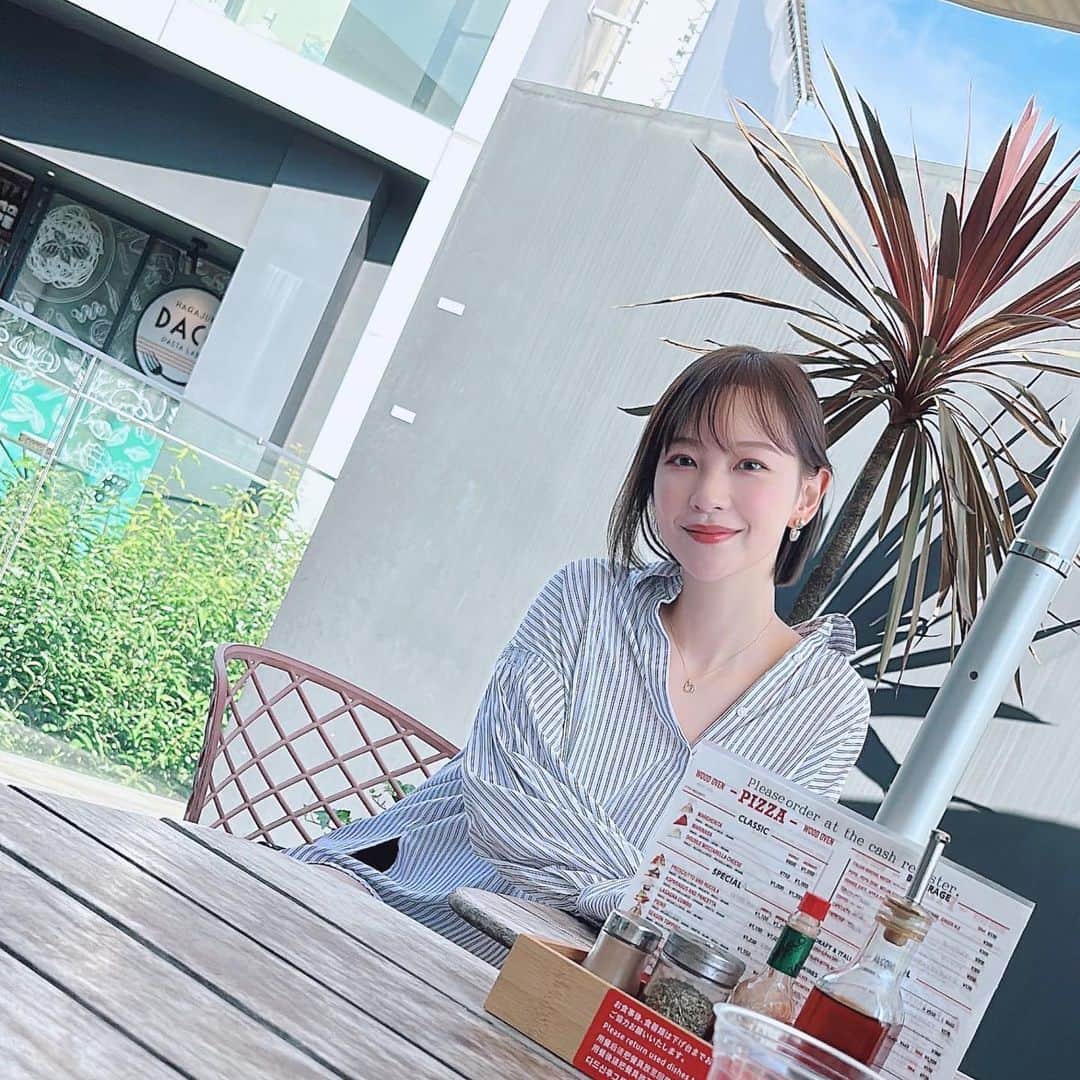 岡田ゆり子のインスタグラム：「🍕🍕🍕  ホールサイズで頼んだら 想像以上におおきくてびっくり！  めちゃめちゃ美味しかったー🍕🤍✨ @spontini_pizza_jp   #pizza #holiday #holidaylunch」