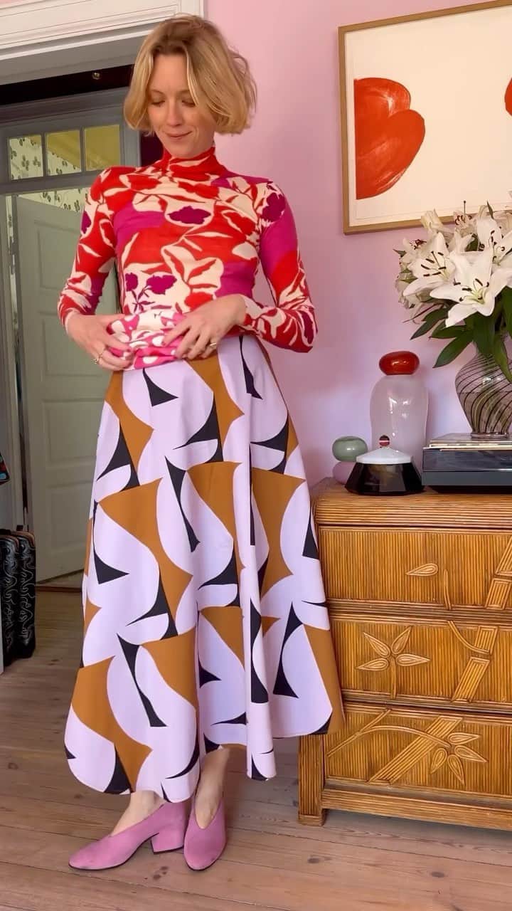 マリメッコのインスタグラム：「😍 These layers! Our friend @prosenkilde plays the layering game with our Fall/Winter 2023 collection, and the result is a triumph. Take note!   Explore all your layering possibilities at marimekko.com. Link in bio. #marimekko #FW23」