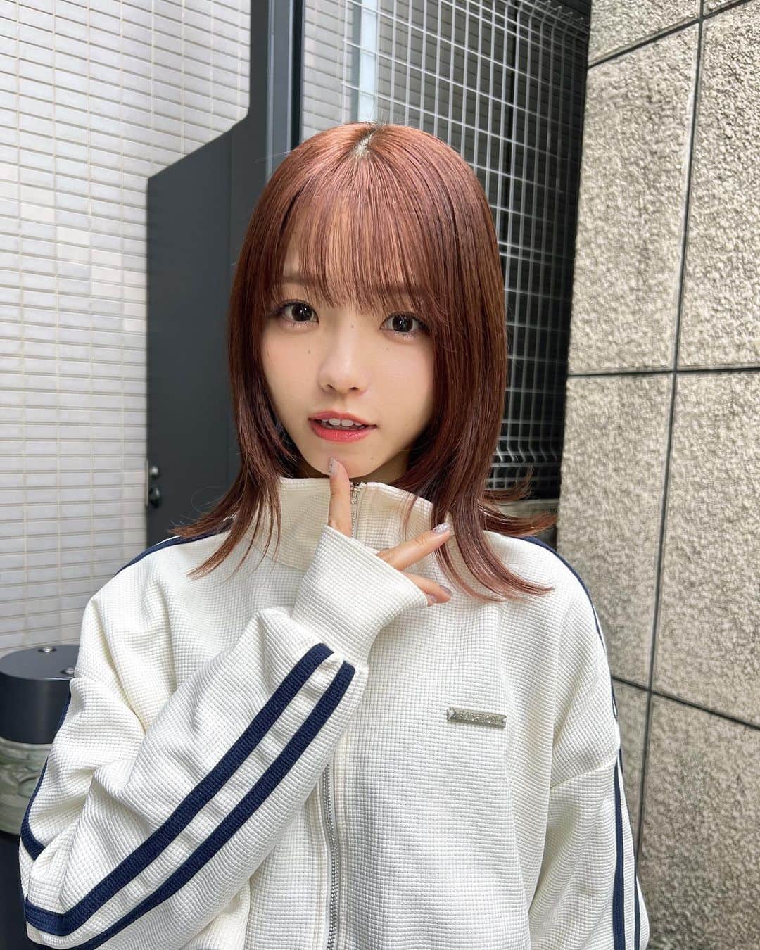 高橋彩音のインスタグラム：「オンラインお話し会！！  みんな面白いしかわいいし有難い🖤🤍 いつも褒めてくれて嬉しい！！！」
