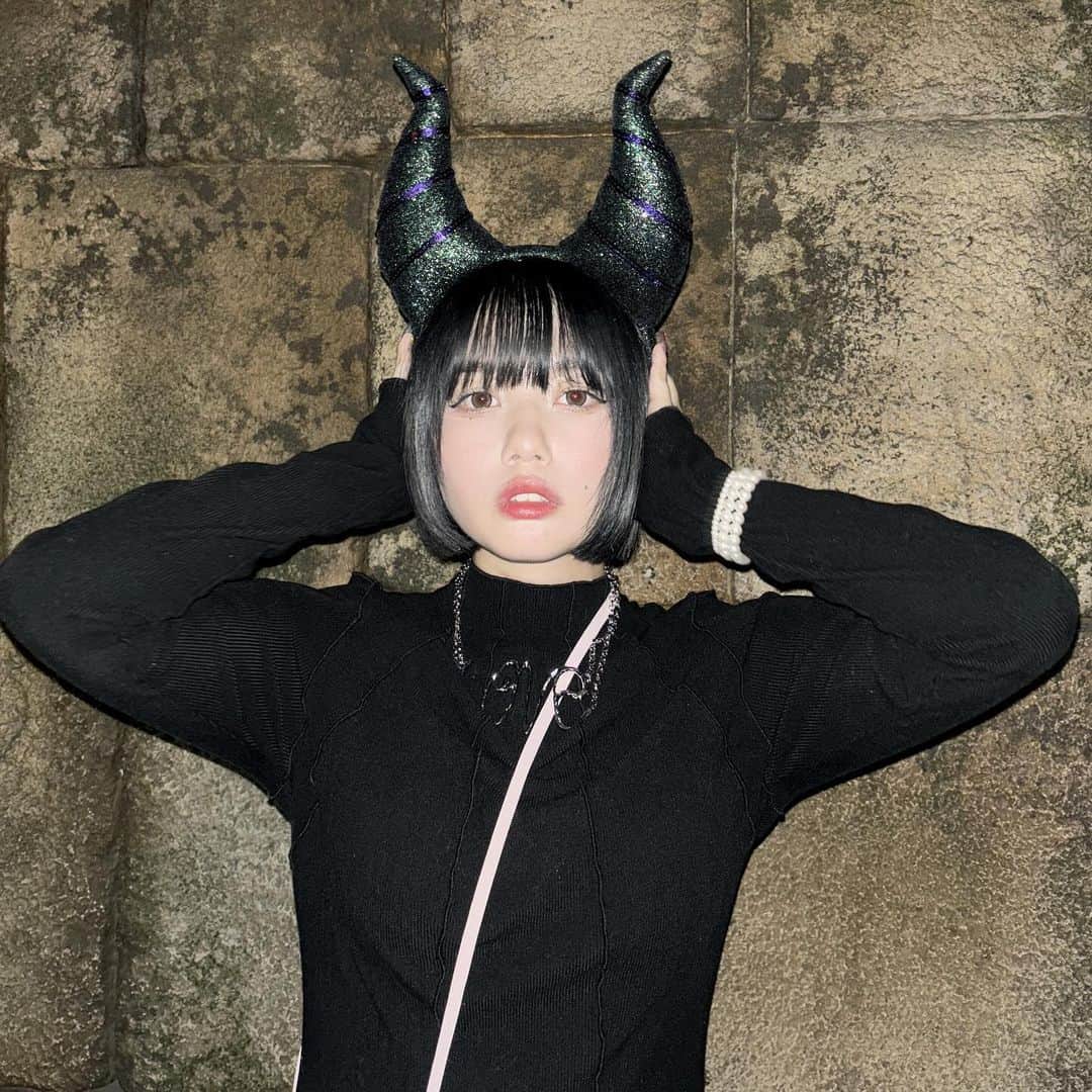 ひかりんちょのインスタグラム：「キャラメルパンプキンチュロス死ぬほど美味くて2本も食べちゃったの 2日オール状態のディズニーも楽しすぎて面白かった」