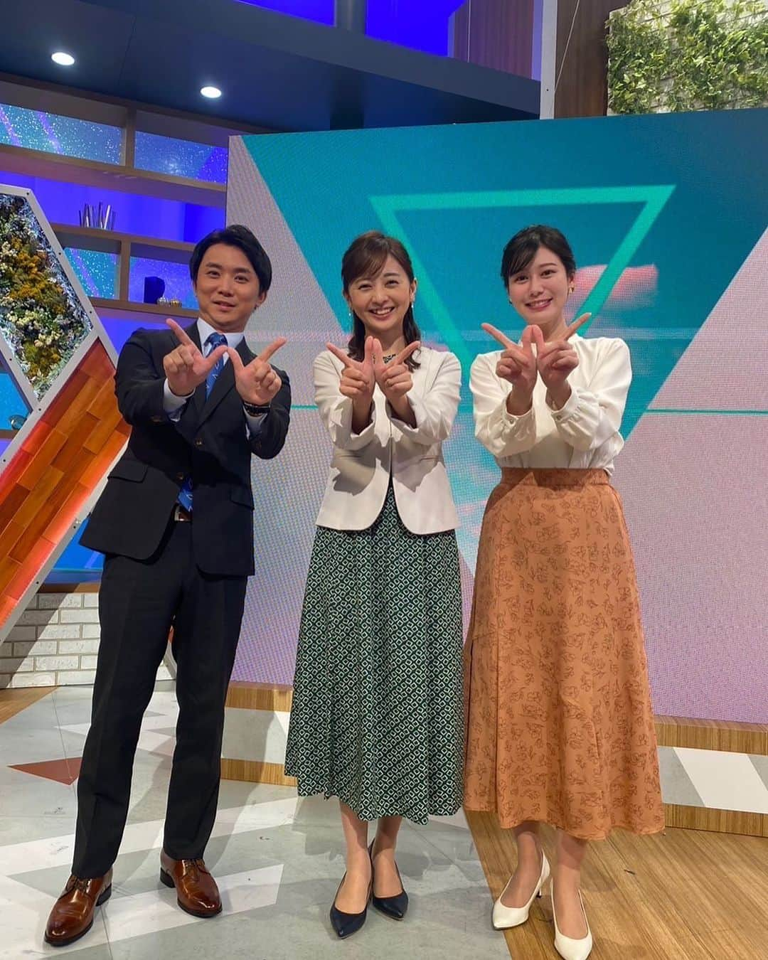 山本隆弥のインスタグラム：「･･･ 中谷アナが元気な姿でウェークアップに復帰！ ホッと一安心！  #中谷しのぶ #足立夏保 #ウェークアップ #ytv」