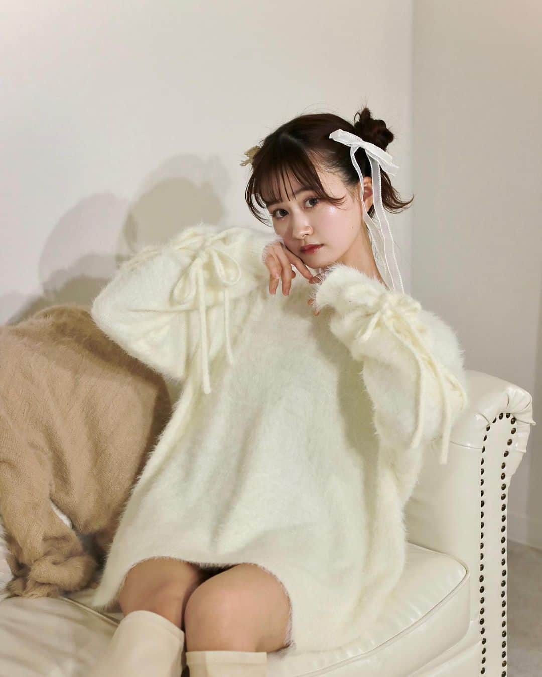 apres jour(アプレジュール) のインスタグラム：「【あかちゃすちゃんコラボお洋服🍎】 10/15(日) 18:00〜coming soon♡ ⁡ 大好評につき、待望の第二弾！！✨✨ ついに発売間近に🎶 ⁡ あかちゃすちゃんのこだわりが詰まった アウター、ニットワンピ、ロングワンピースの ３型を発売します🫶🏻🍎 ⁡ ⁡ ⁡ ⁡ ⁡ こちらの画像はインスタ用に加工しておりますので、カラーの雰囲気が実際の商品と異なる場合がございます。 商品ページにてカラーのご確認をお願い致します。 ⁡ #ZOZOでしか買えない #アプレジュール #アプレ部」