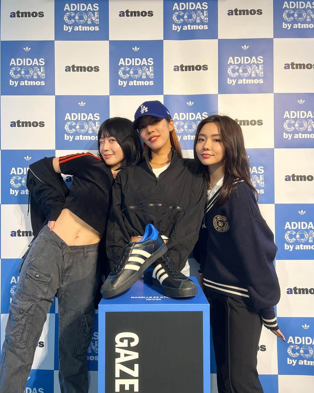 柚月瀬那のインスタグラム：「@adidas_con_by_atmos 💙🤍  「ひとつのオリジナル、それぞれのスタイル。」キャンペーンのもと、アディダスとアトモスが発信する東京ストリートカルチャーをフィーチャーし、アディダスのレガシーと、その世界感を体感できるスペシャルイベント「adidas con by atmos」を2023年10月14日(土)、15日(日)に、Jing Harajukuにて2日間限定で開催するらしい！ 期間内に是非行ってみてね💘」